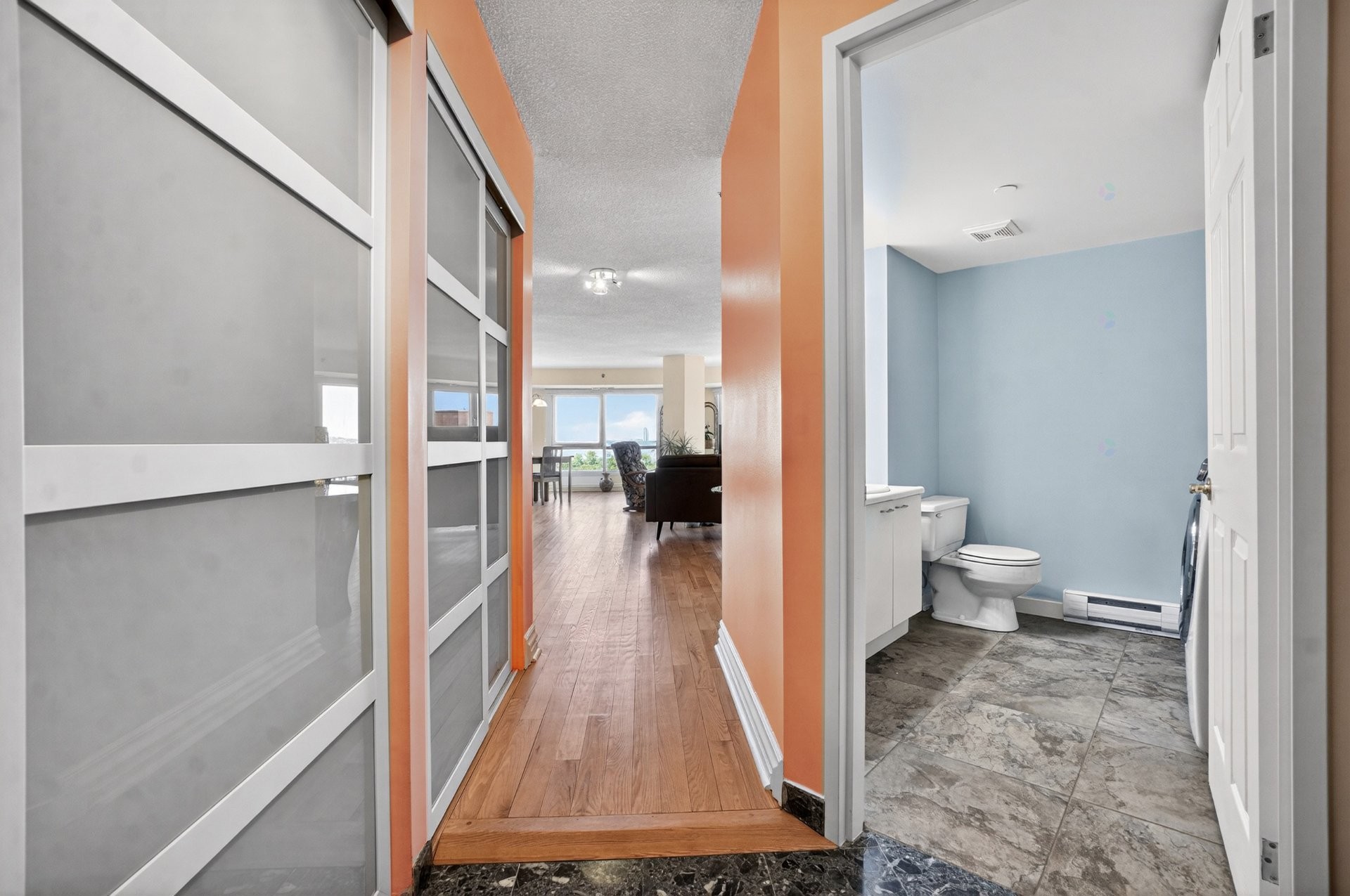 









8255


Boul. St-Laurent

, 1102,
Brossard,




QC
J4X2A7

