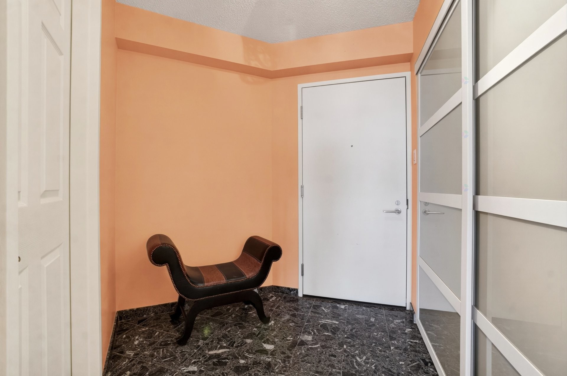 









8255


Boul. St-Laurent

, 1102,
Brossard,




QC
J4X2A7

