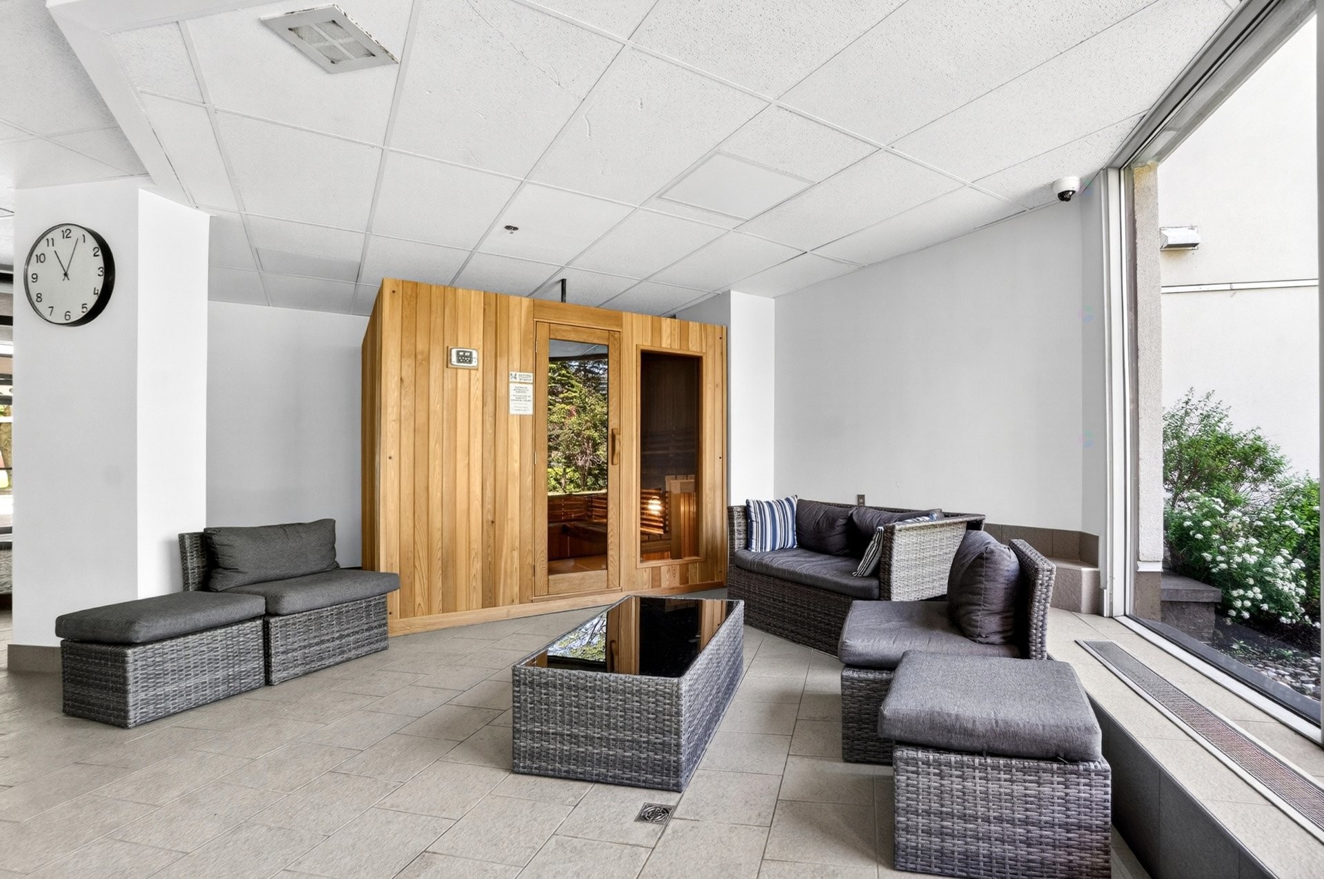 









8255


Boul. St-Laurent

, 1102,
Brossard,




QC
J4X2A7

