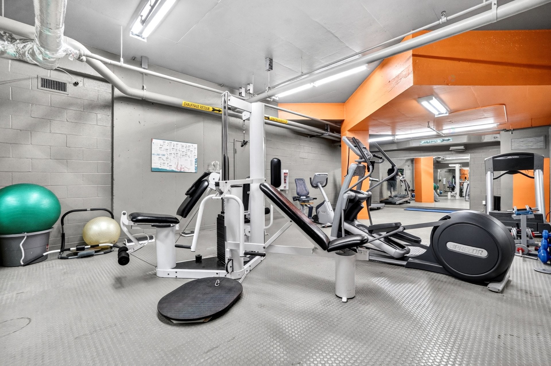









8255


Boul. St-Laurent

, 1102,
Brossard,




QC
J4X2A7

