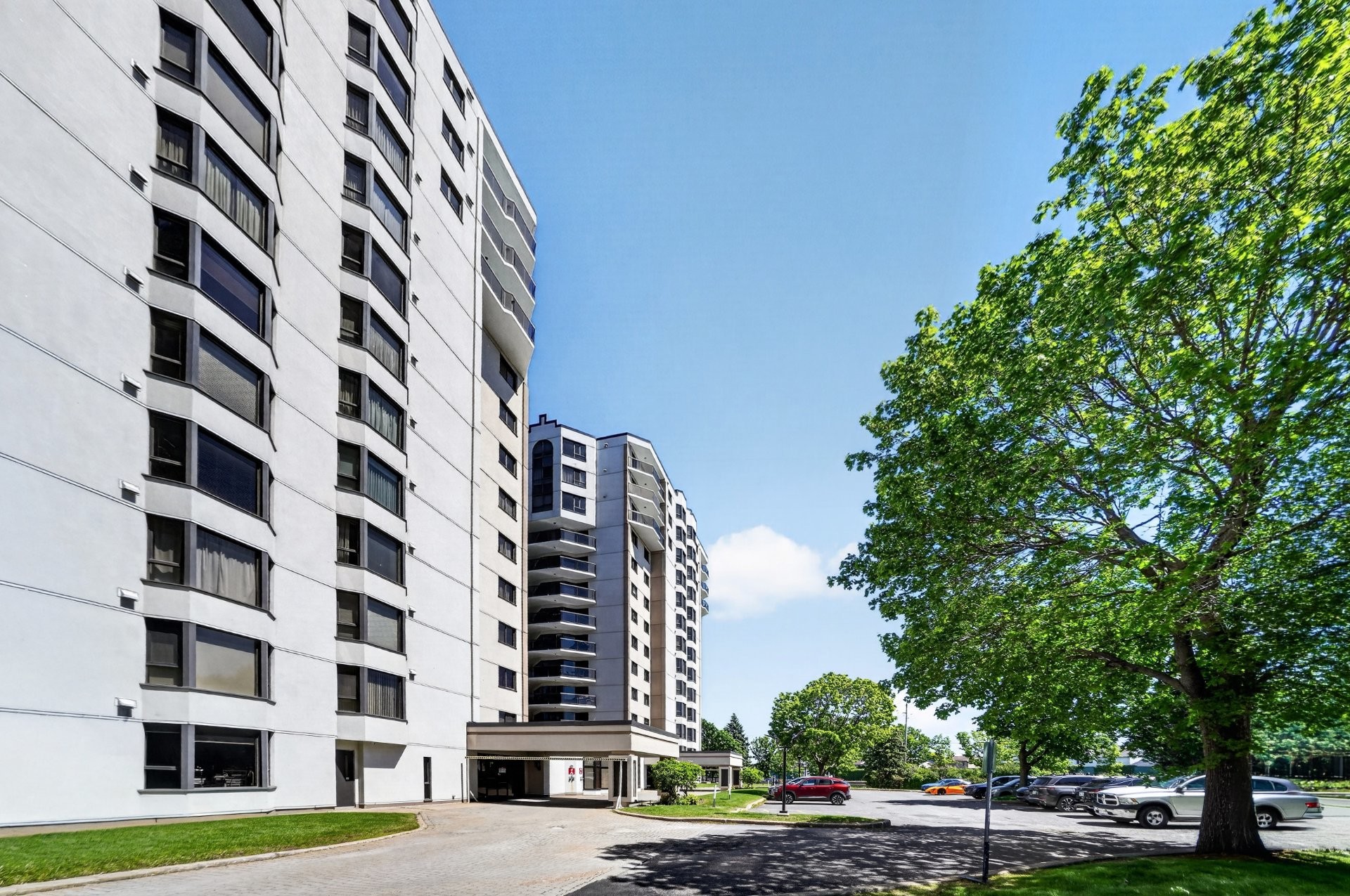 









8255


Boul. St-Laurent

, 1102,
Brossard,




QC
J4X2A7

