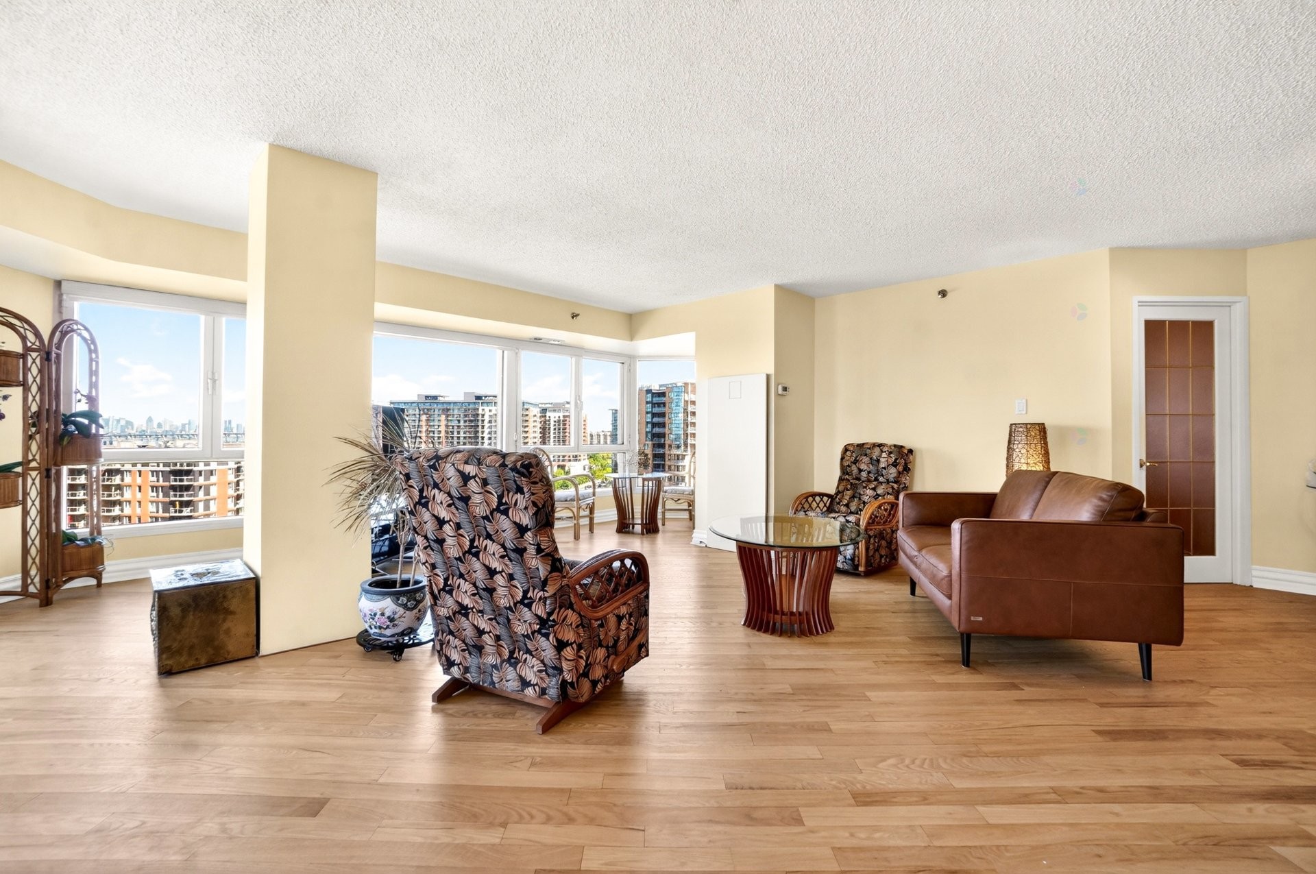 









8255


Boul. St-Laurent

, 1102,
Brossard,




QC
J4X2A7

