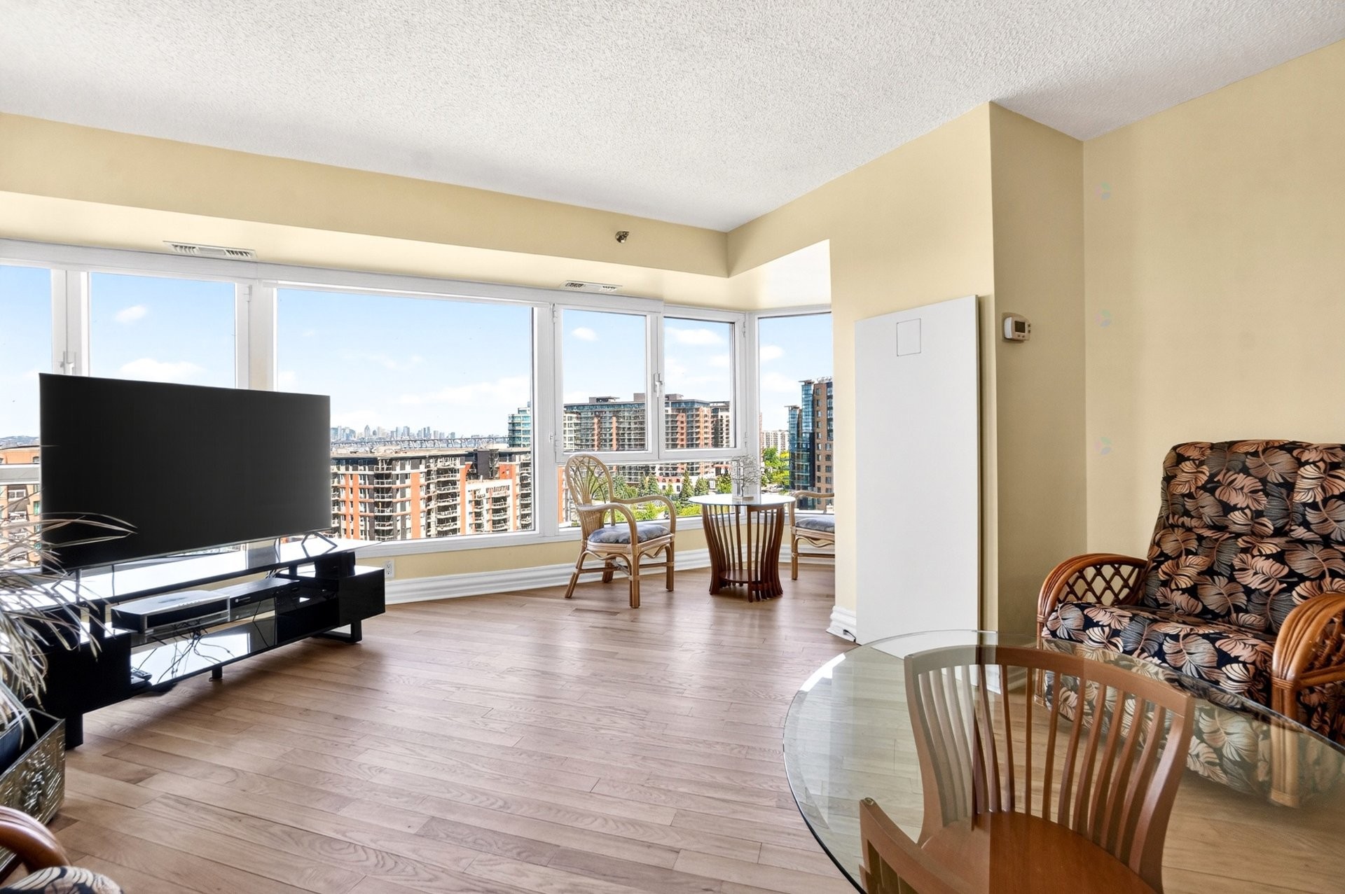 









8255


Boul. St-Laurent

, 1102,
Brossard,




QC
J4X2A7

