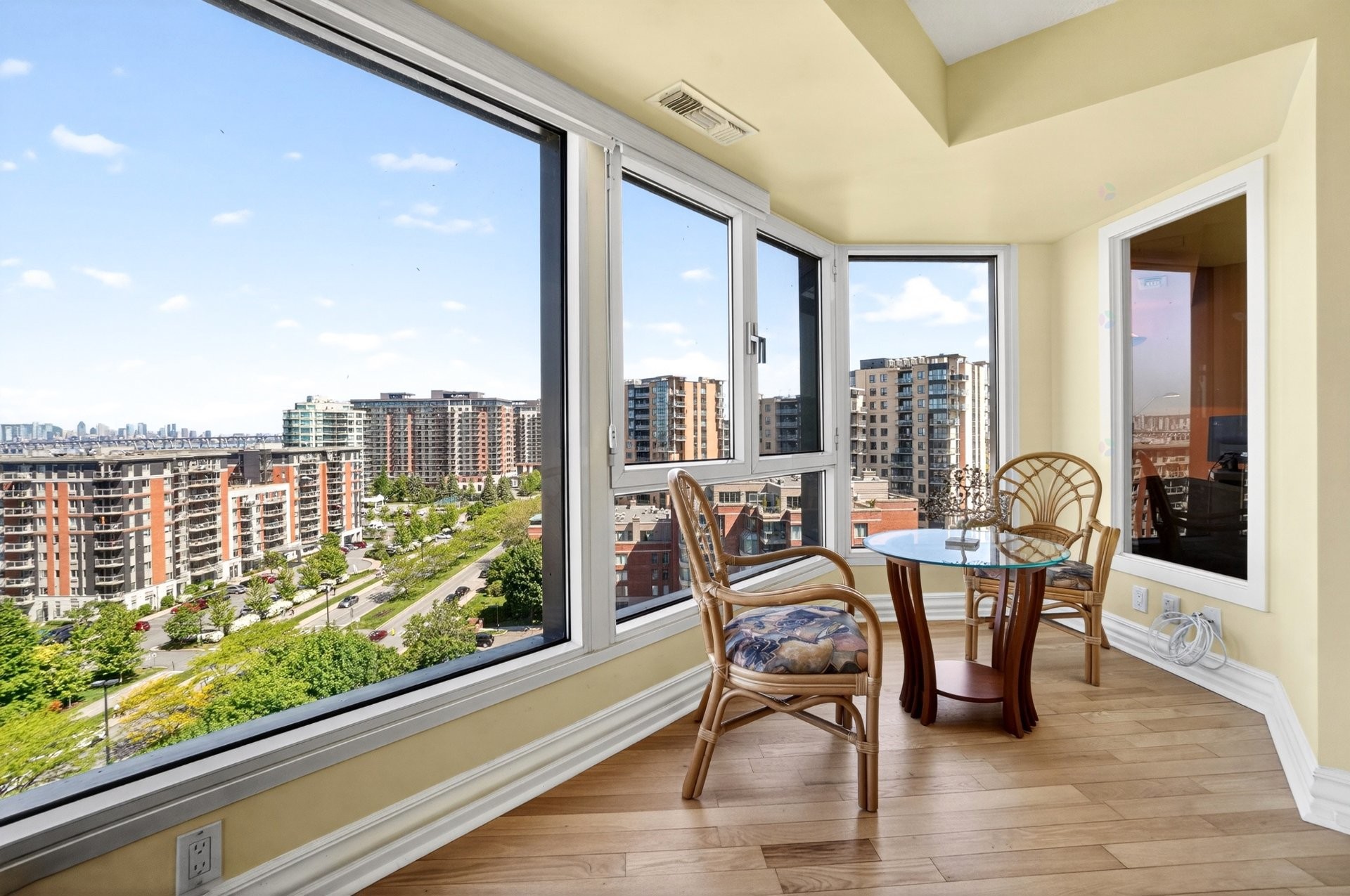 









8255


Boul. St-Laurent

, 1102,
Brossard,




QC
J4X2A7

