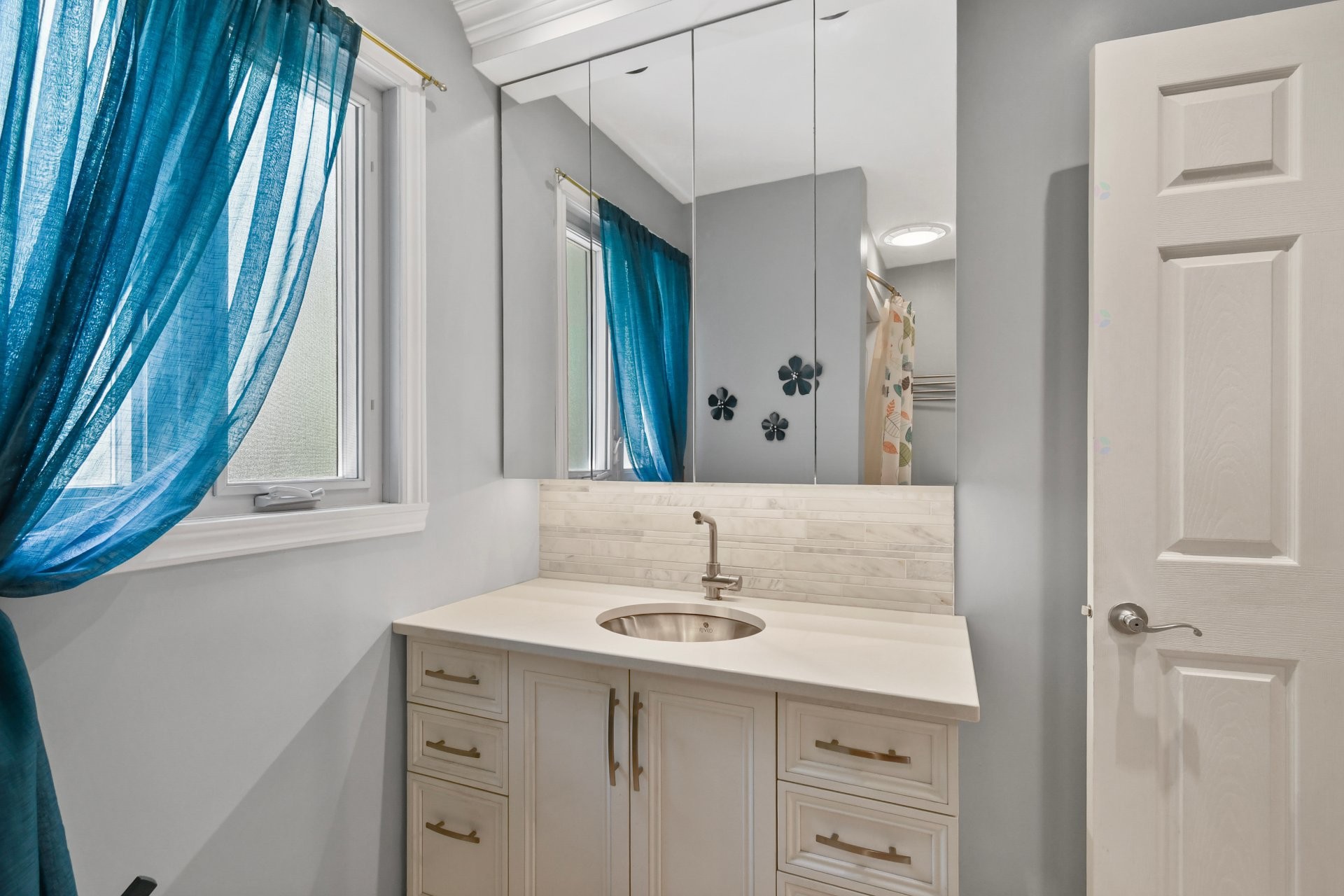 









158


Av. Mermoz

,
Candiac,




QC
J5R4T2

