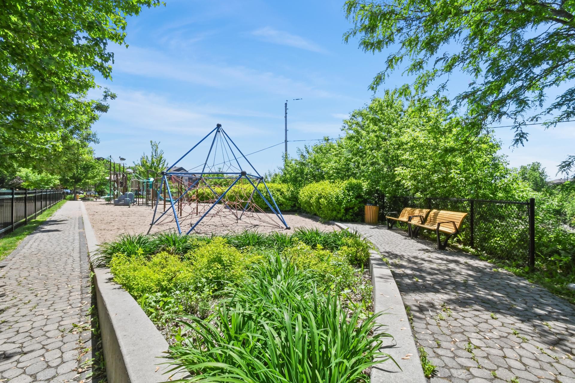









158


Av. Mermoz

,
Candiac,




QC
J5R4T2

