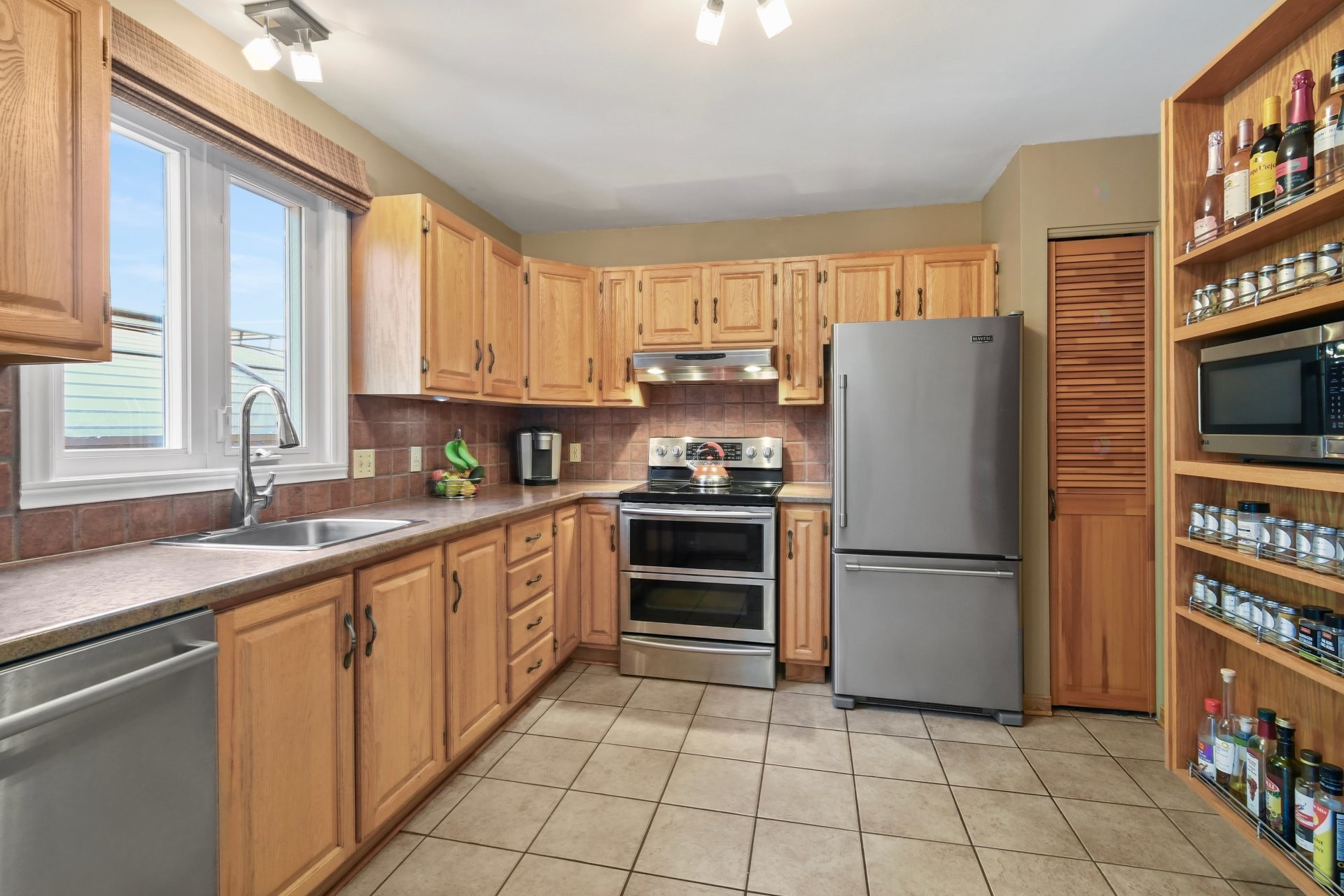 









158


Av. Mermoz

,
Candiac,




QC
J5R4T2


