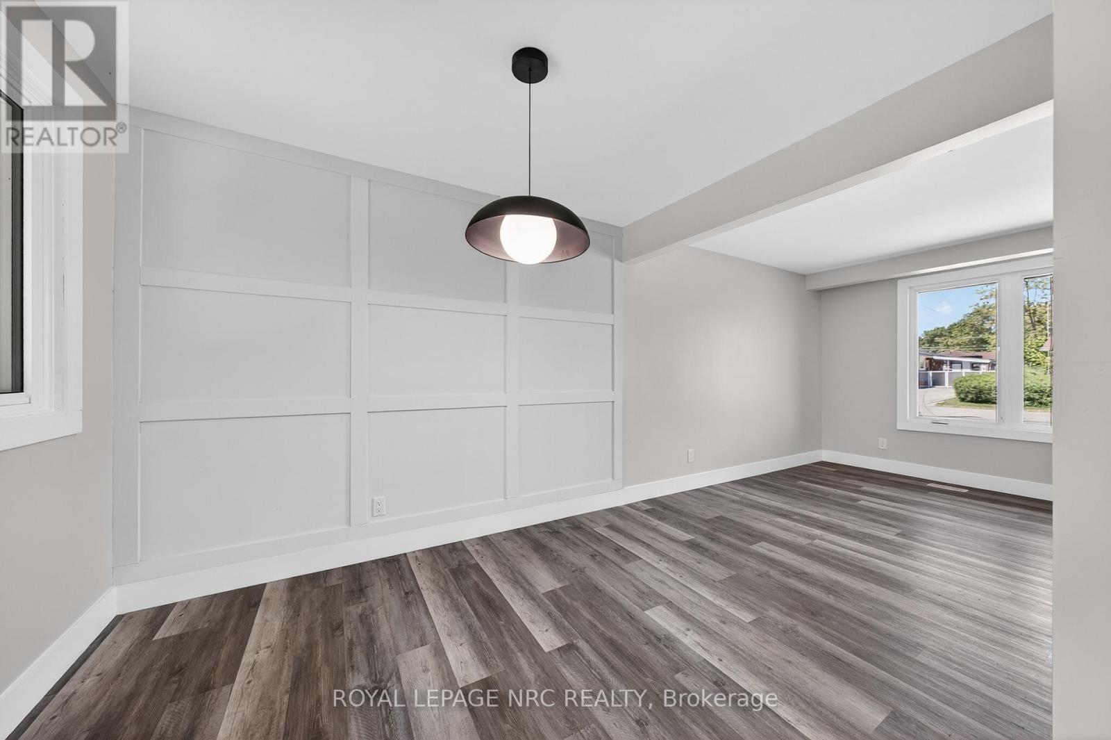 












970 PARKDALE AVENUE

,
Fort Erie (Crescent Park),




Ontario
L2A5B6

