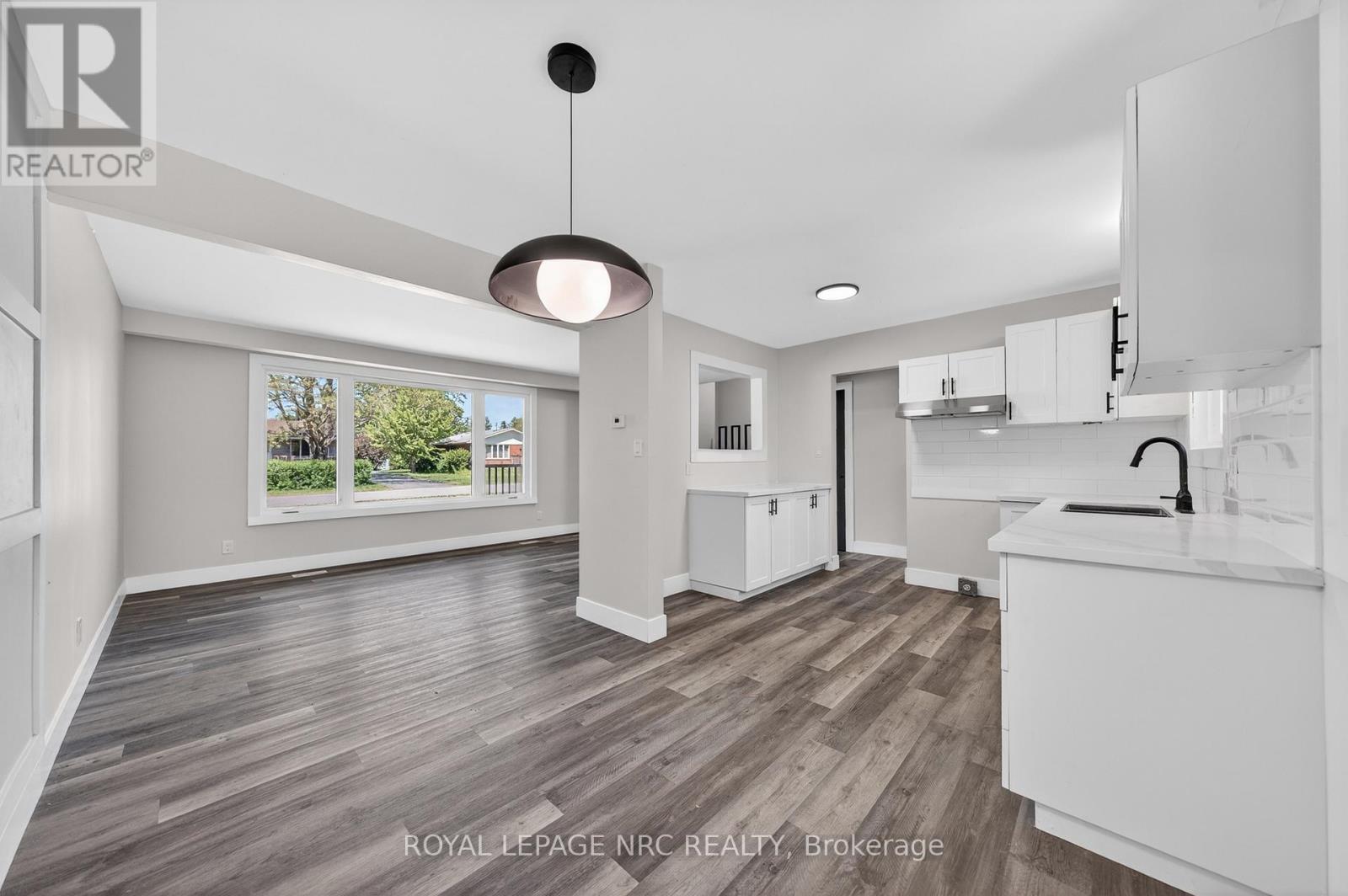 












970 PARKDALE AVENUE

,
Fort Erie (Crescent Park),




Ontario
L2A5B6

