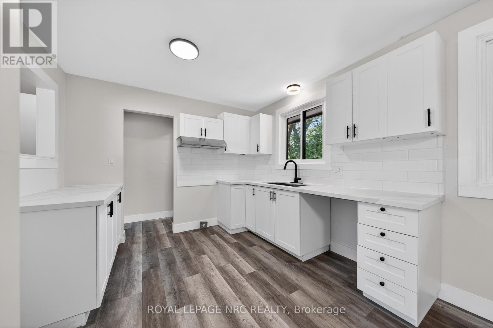 












970 PARKDALE AVENUE

,
Fort Erie (Crescent Park),




Ontario
L2A5B6

