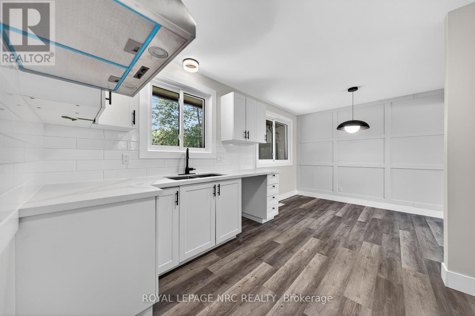 












970 PARKDALE AVENUE

,
Fort Erie (Crescent Park),




Ontario
L2A5B6

