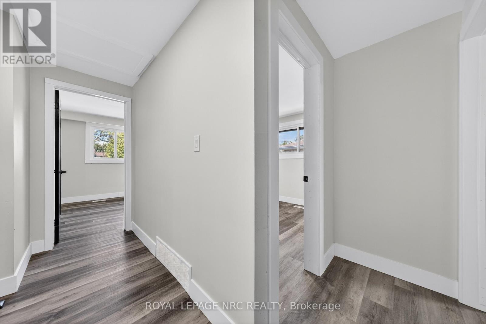 












970 PARKDALE AVENUE

,
Fort Erie (Crescent Park),




Ontario
L2A5B6

