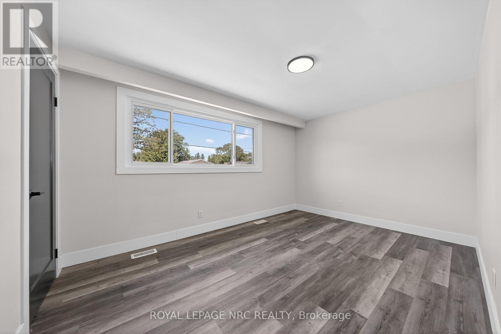 












970 PARKDALE AVENUE

,
Fort Erie (Crescent Park),




Ontario
L2A5B6

