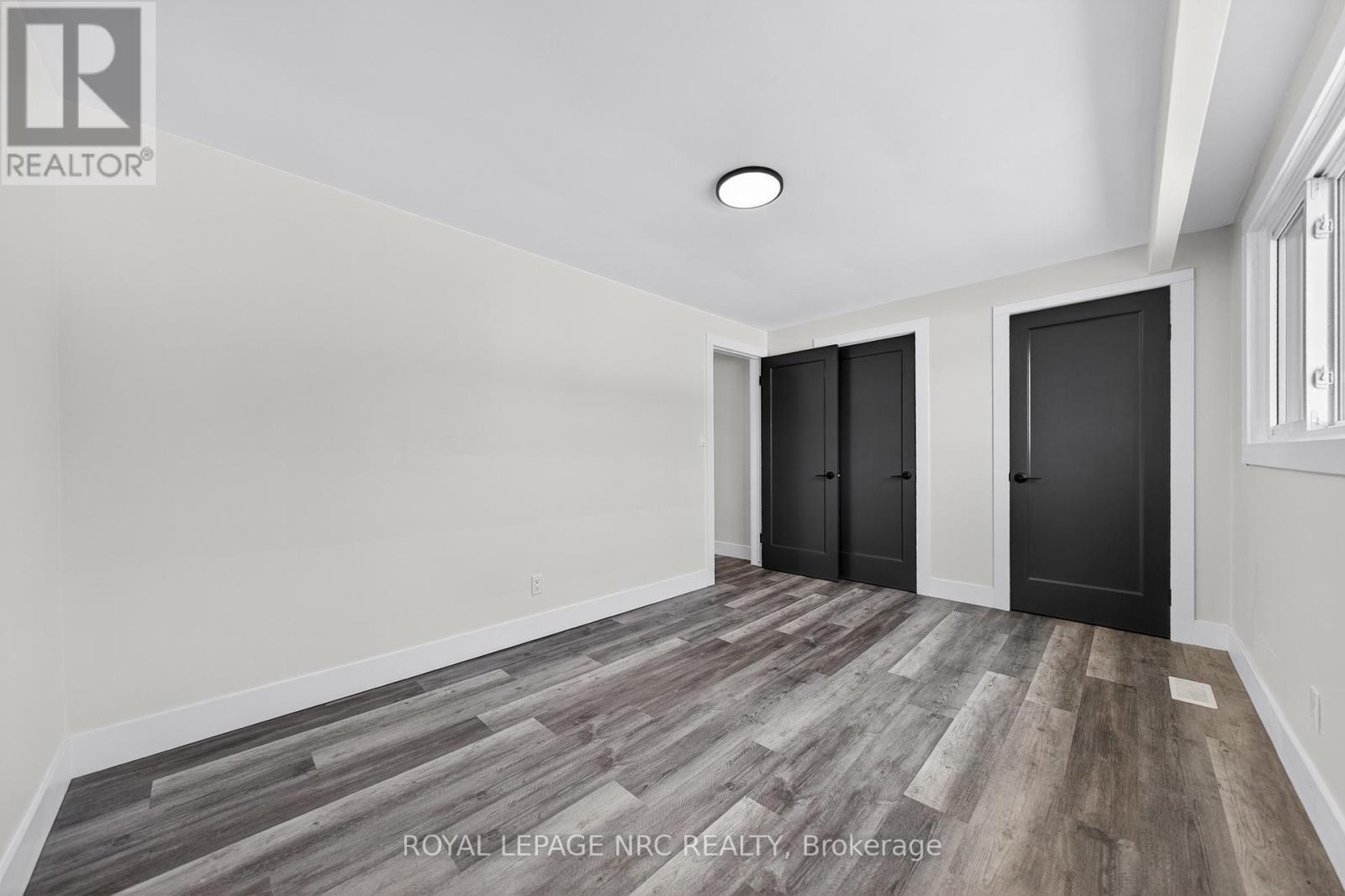 












970 PARKDALE AVENUE

,
Fort Erie (Crescent Park),




Ontario
L2A5B6

