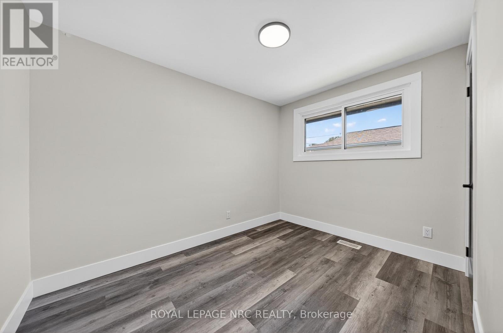 












970 PARKDALE AVENUE

,
Fort Erie (Crescent Park),




Ontario
L2A5B6


