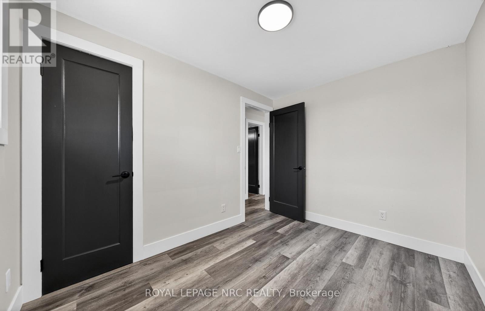 












970 PARKDALE AVENUE

,
Fort Erie (Crescent Park),




Ontario
L2A5B6

