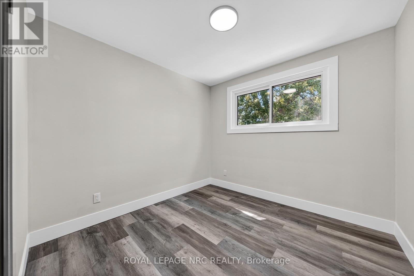 












970 PARKDALE AVENUE

,
Fort Erie (Crescent Park),




Ontario
L2A5B6

