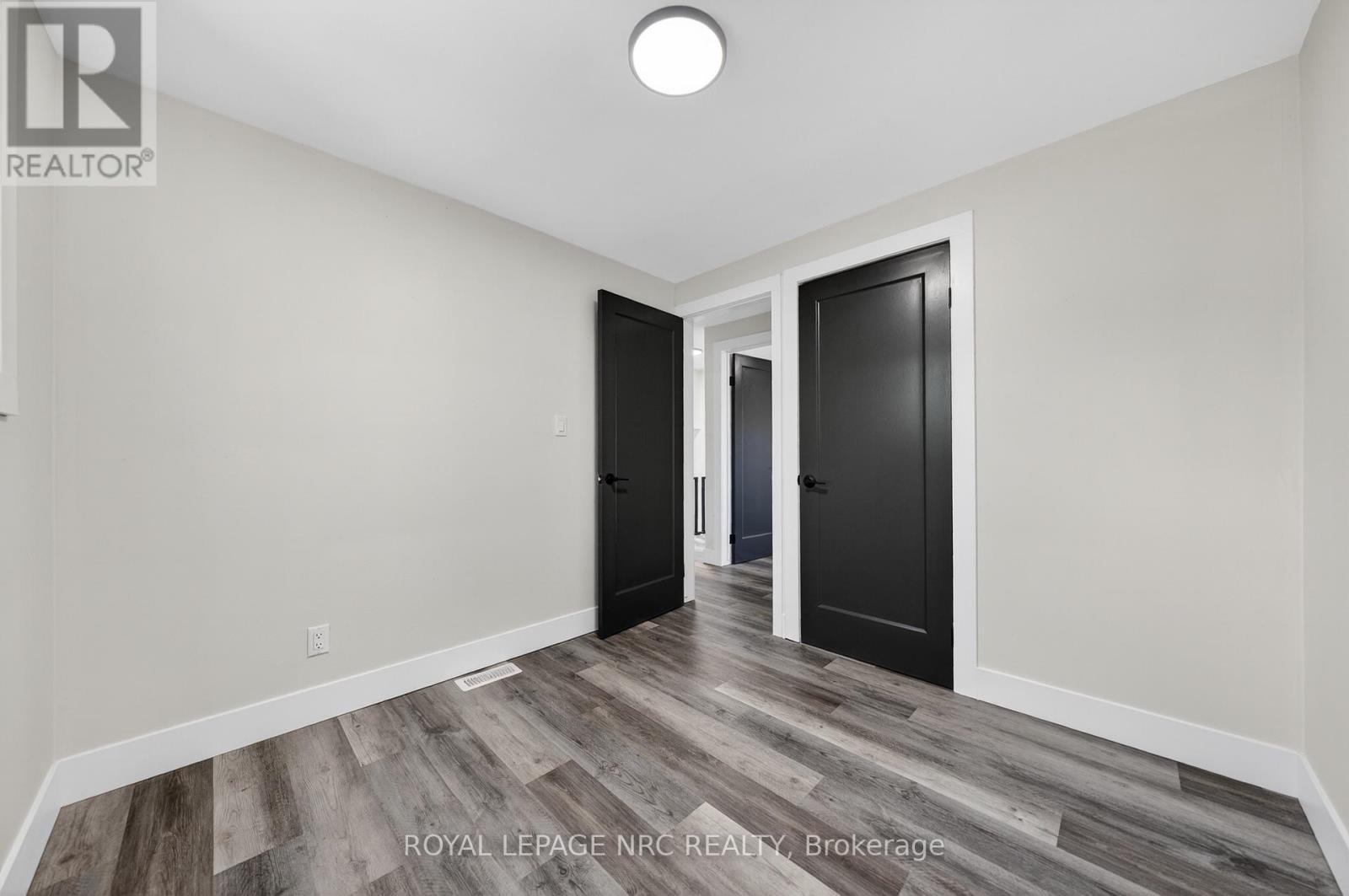 












970 PARKDALE AVENUE

,
Fort Erie (Crescent Park),




Ontario
L2A5B6

