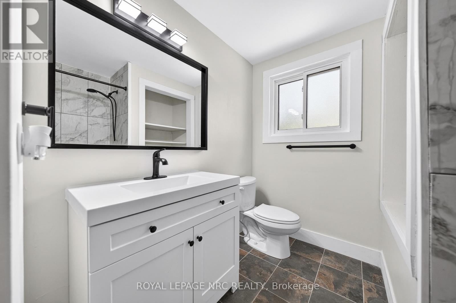 












970 PARKDALE AVENUE

,
Fort Erie (Crescent Park),




Ontario
L2A5B6


