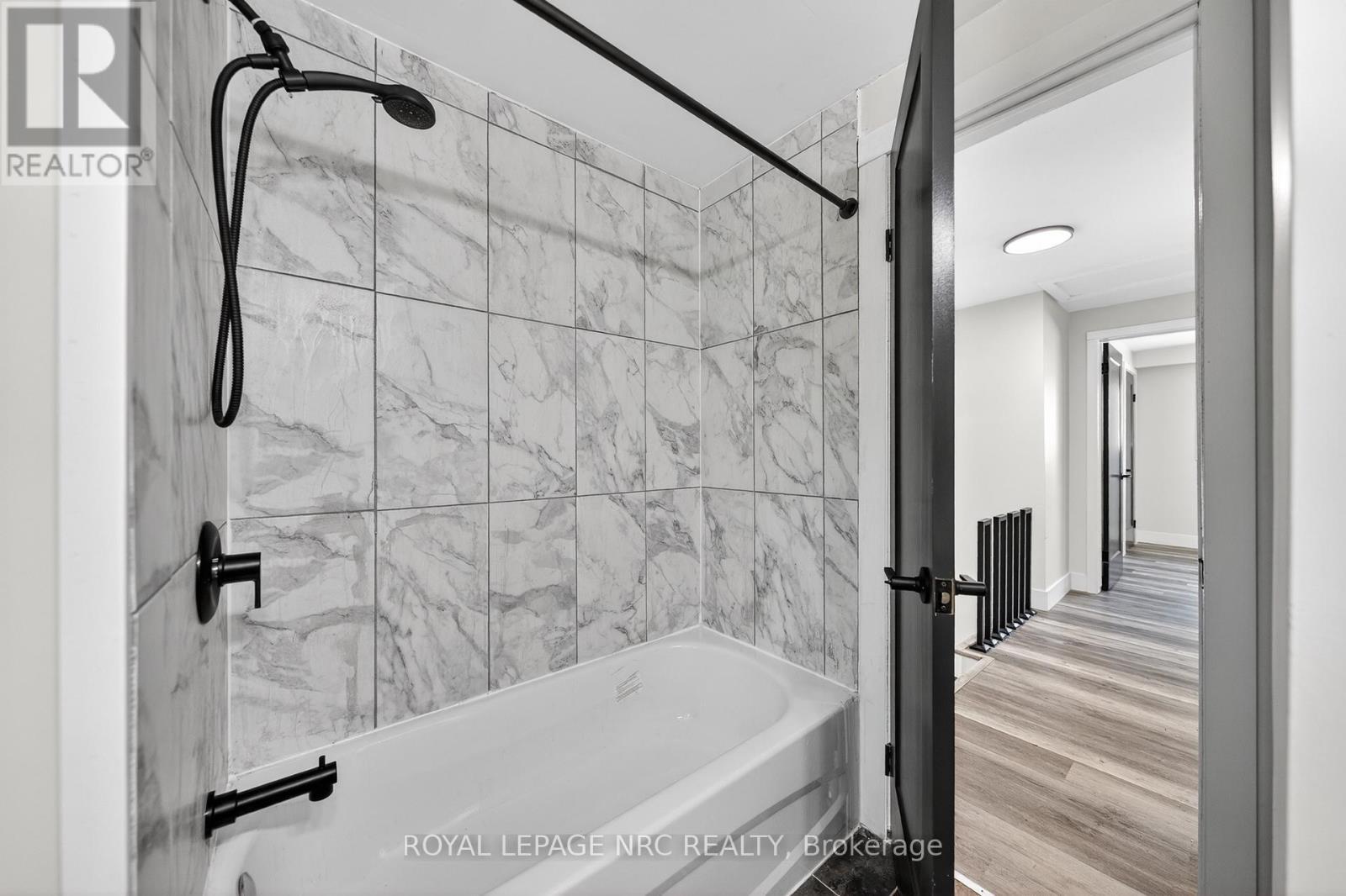 












970 PARKDALE AVENUE

,
Fort Erie (Crescent Park),




Ontario
L2A5B6

