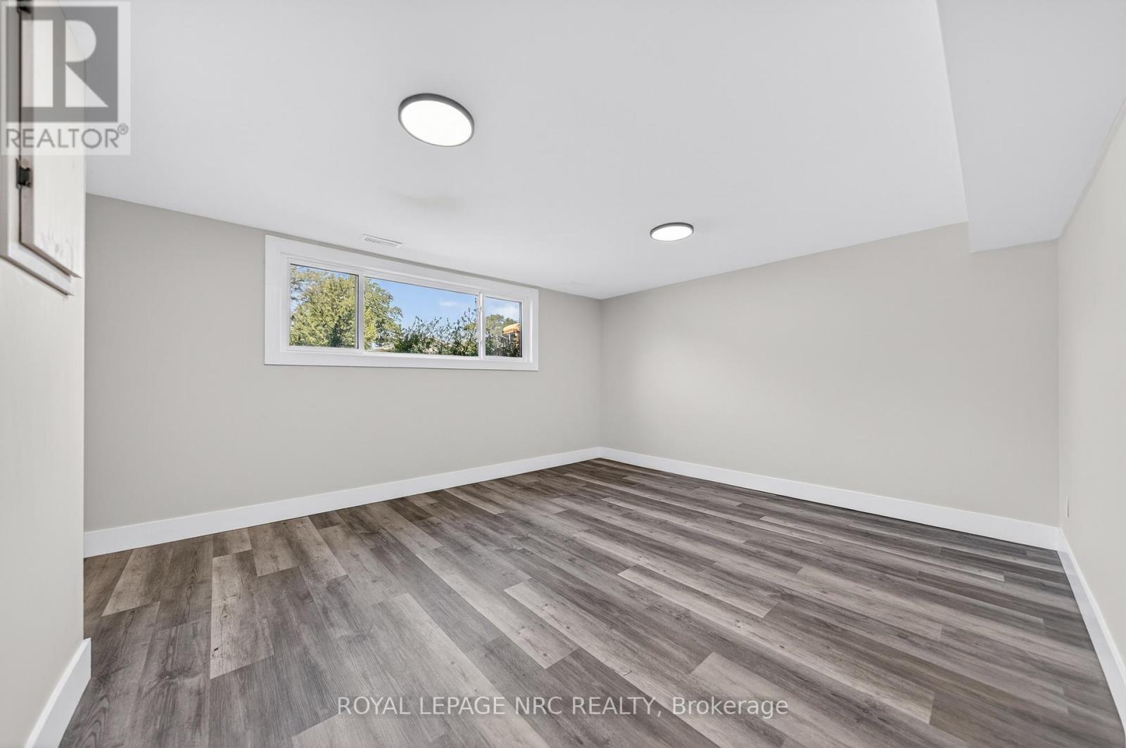 












970 PARKDALE AVENUE

,
Fort Erie (Crescent Park),




Ontario
L2A5B6

