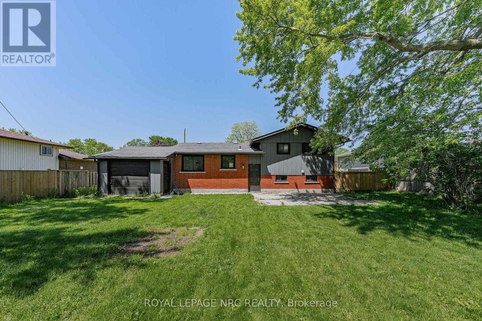 












970 PARKDALE AVENUE

,
Fort Erie (Crescent Park),




Ontario
L2A5B6

