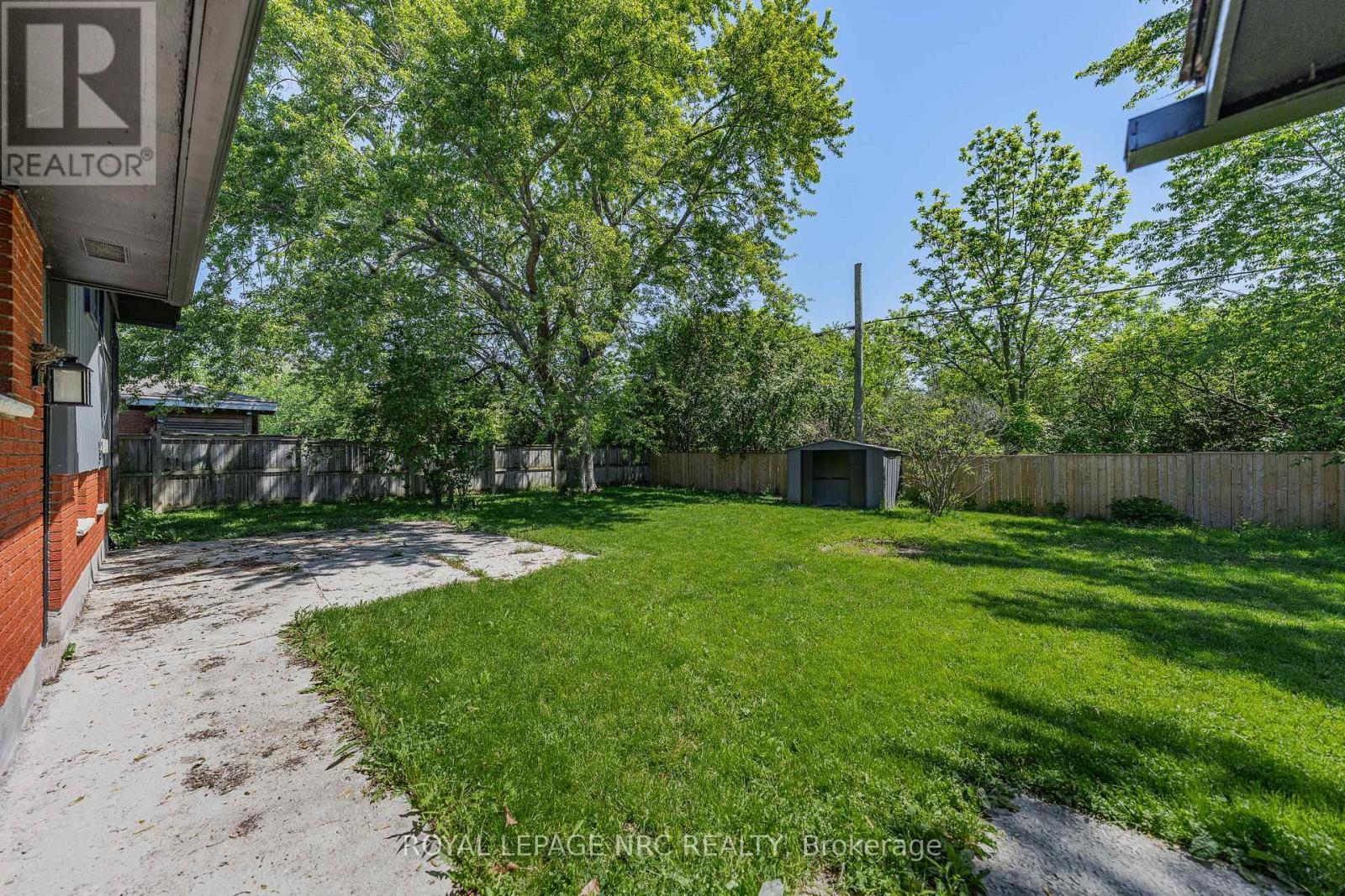 












970 PARKDALE AVENUE

,
Fort Erie (Crescent Park),




Ontario
L2A5B6

