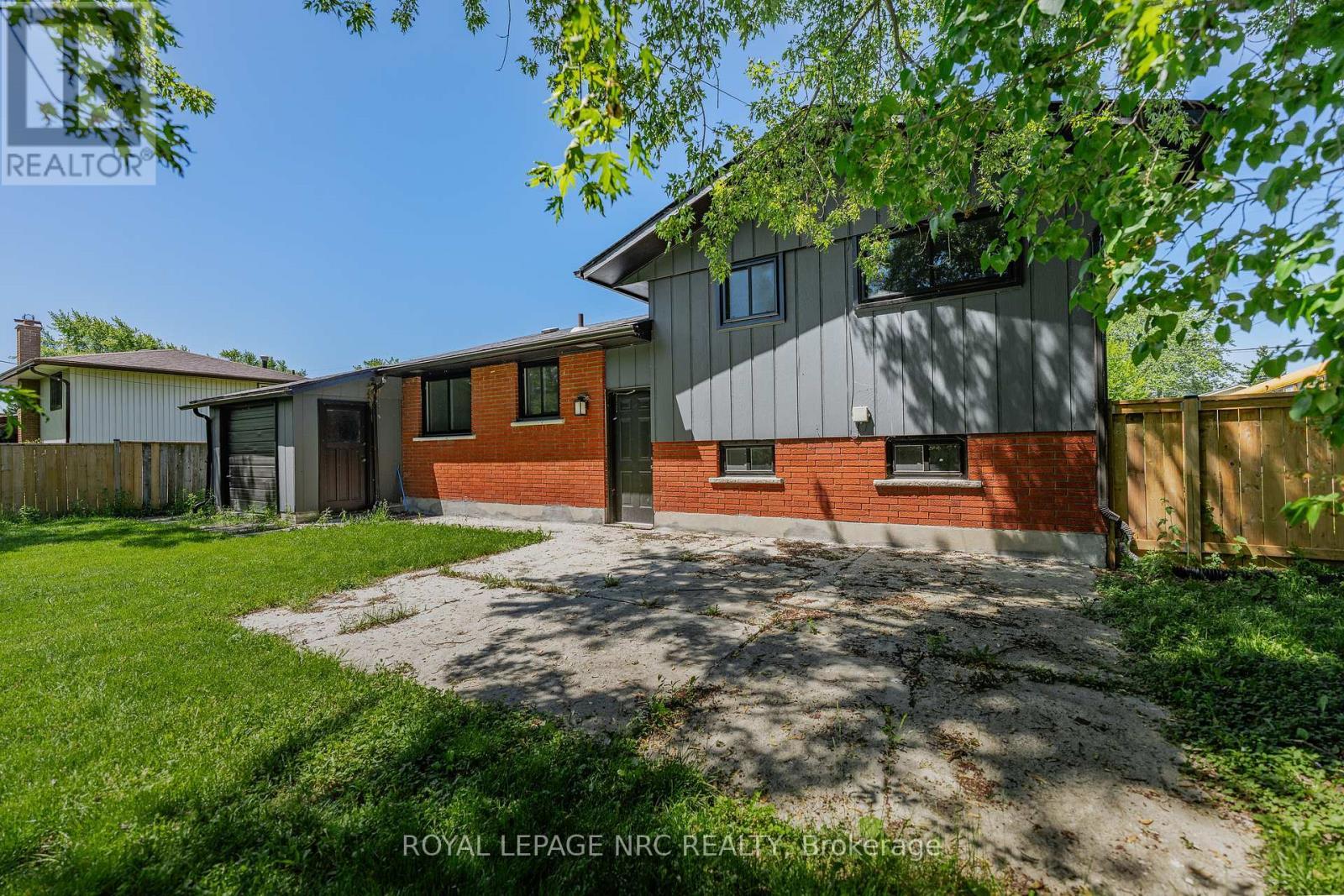 












970 PARKDALE AVENUE

,
Fort Erie (Crescent Park),




Ontario
L2A5B6

