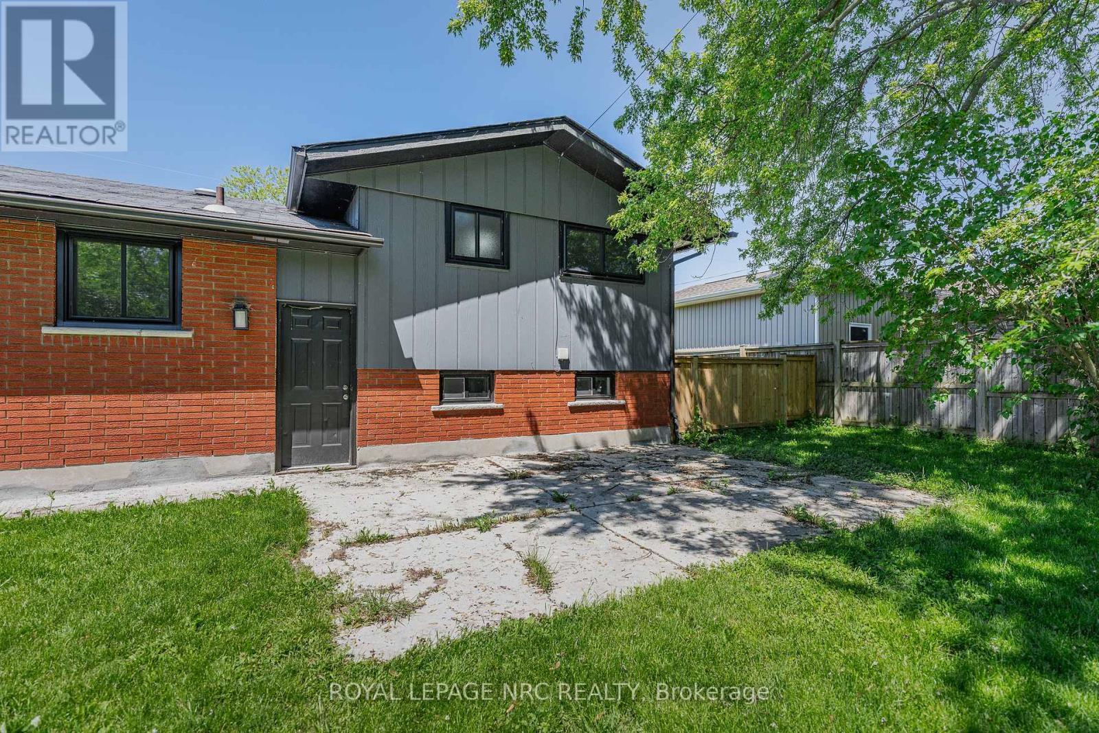 












970 PARKDALE AVENUE

,
Fort Erie (Crescent Park),




Ontario
L2A5B6

