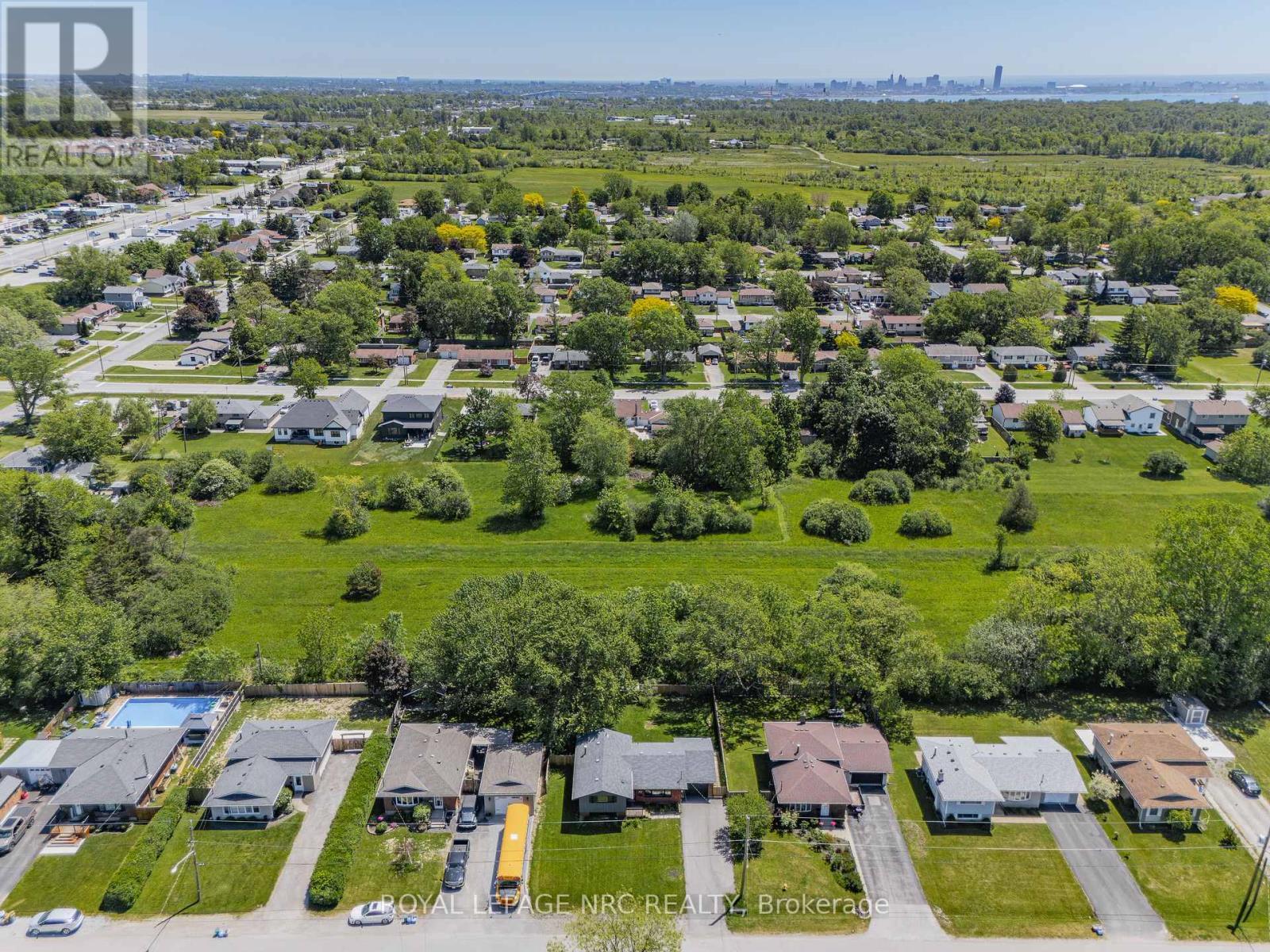 












970 PARKDALE AVENUE

,
Fort Erie (Crescent Park),




Ontario
L2A5B6

