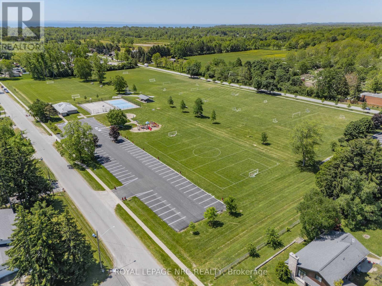












970 PARKDALE AVENUE

,
Fort Erie (Crescent Park),




Ontario
L2A5B6


