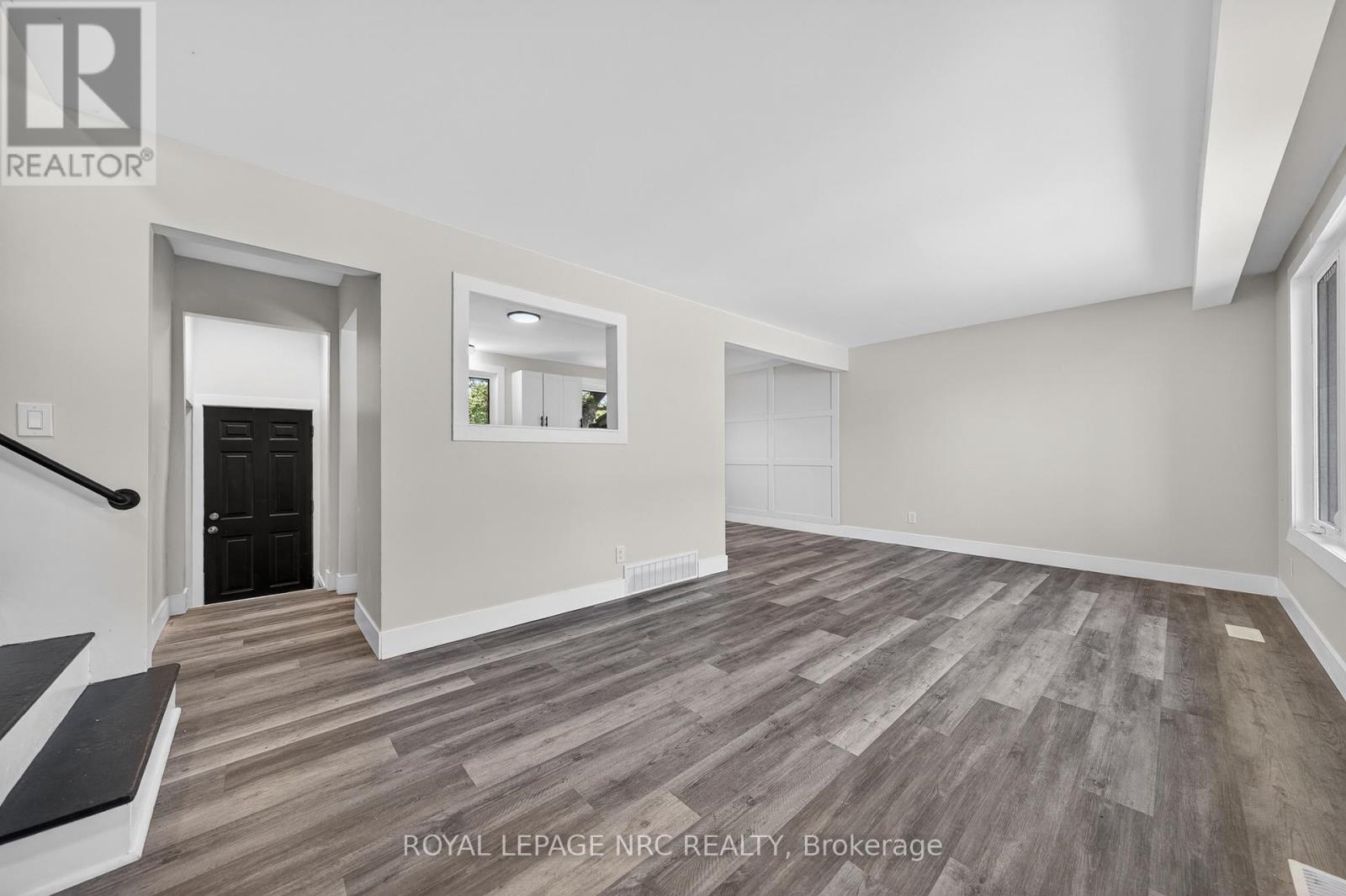 












970 PARKDALE AVENUE

,
Fort Erie (Crescent Park),




Ontario
L2A5B6

