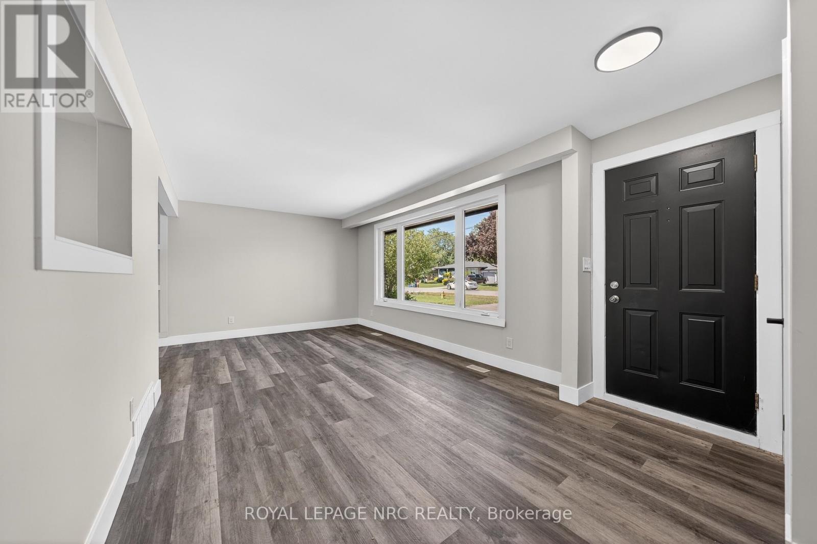 












970 PARKDALE AVENUE

,
Fort Erie (Crescent Park),




Ontario
L2A5B6


