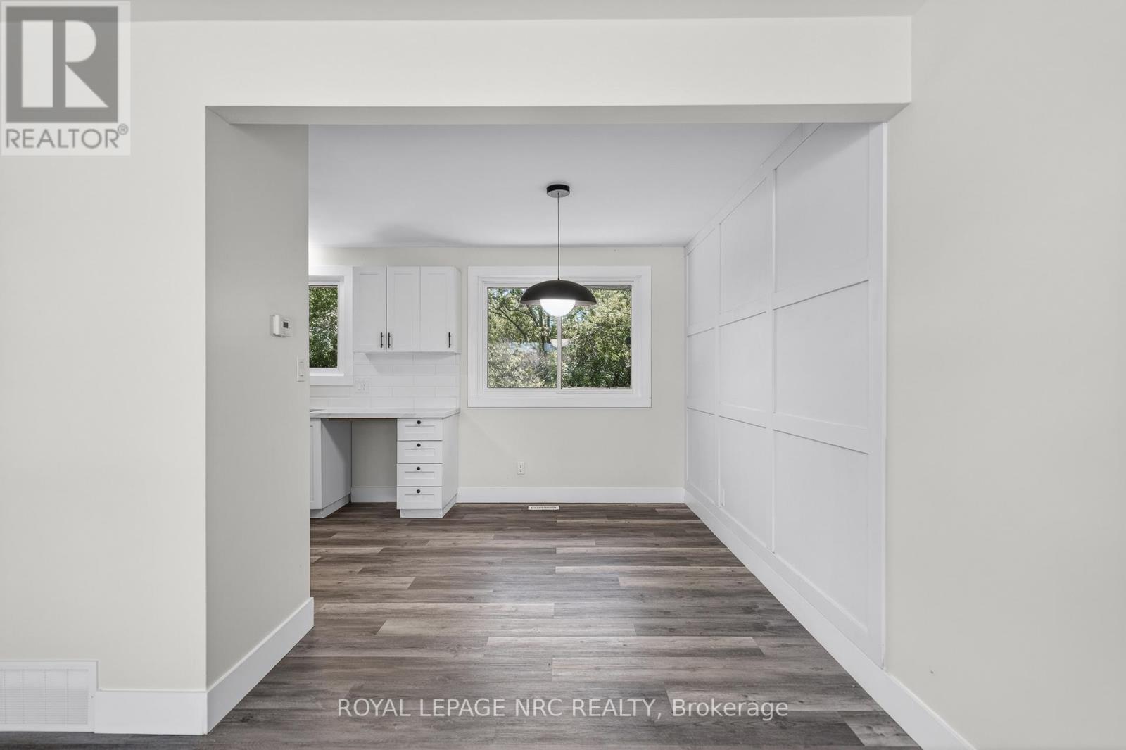












970 PARKDALE AVENUE

,
Fort Erie (Crescent Park),




Ontario
L2A5B6

