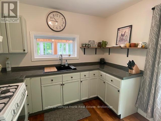 












2848 COUNTY ROAD 36

,
Trent Lakes,




Ontario
K0L1J0

