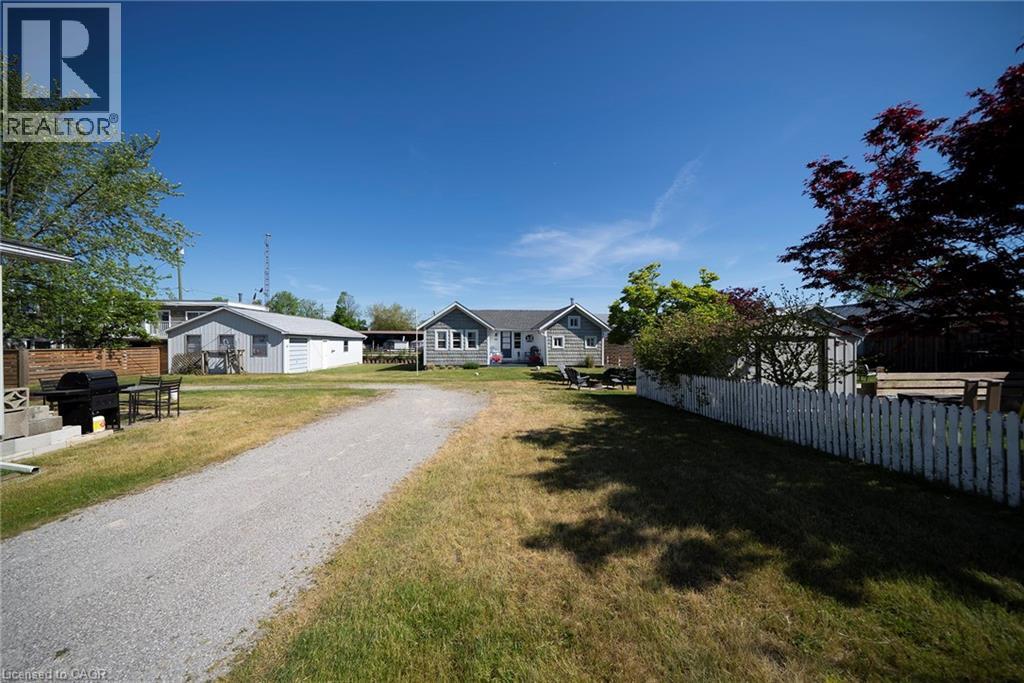 












44 ERIE Boulevard

,
Long Point,




Ontario
N0E1M0

