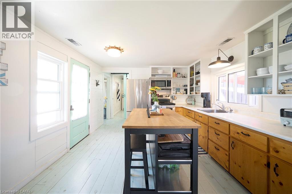 












44 ERIE Boulevard

,
Long Point,




Ontario
N0E1M0

