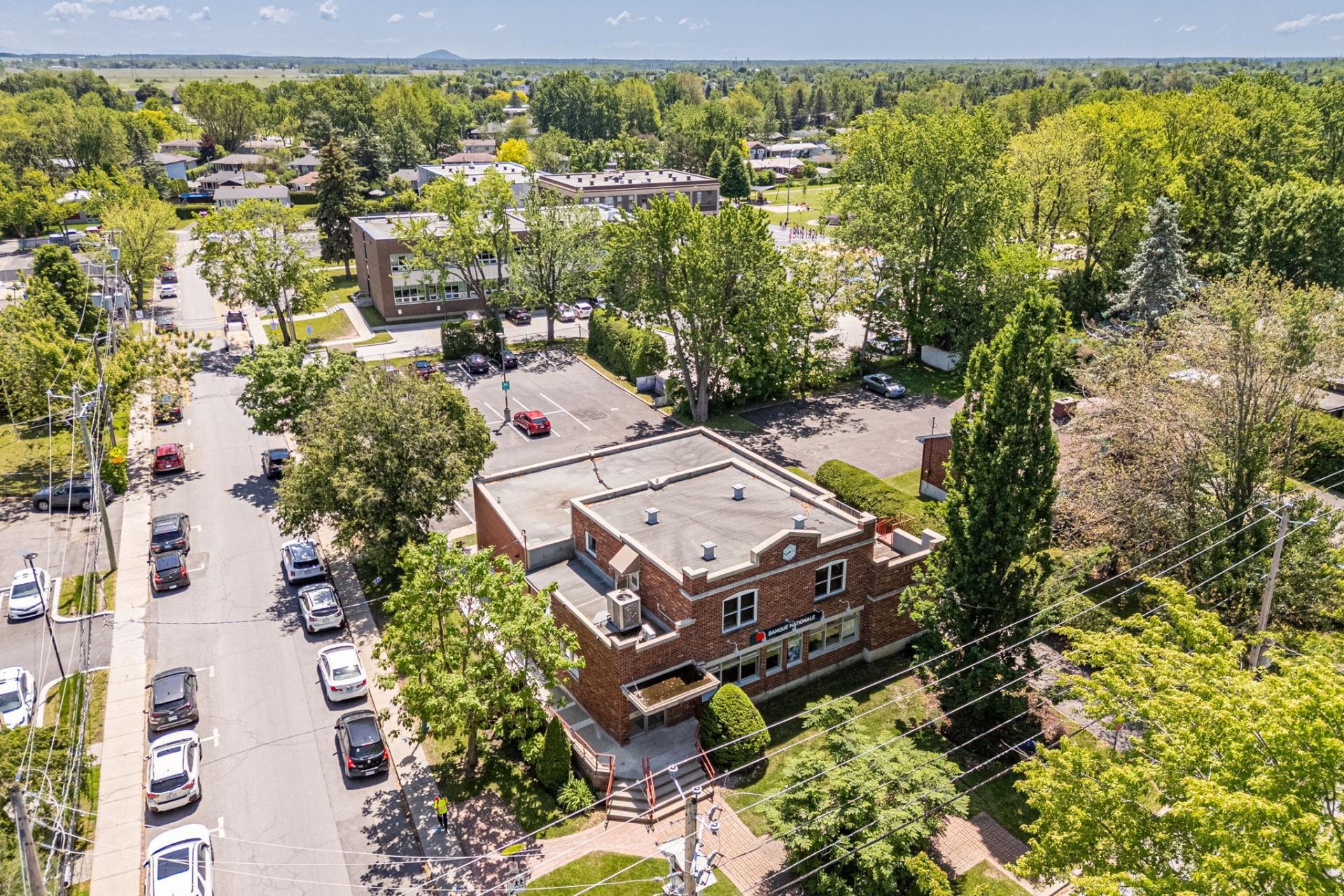 









206


Rue Principale

,
Saint-Basile-le-Grand,




QC
J3N1M7

