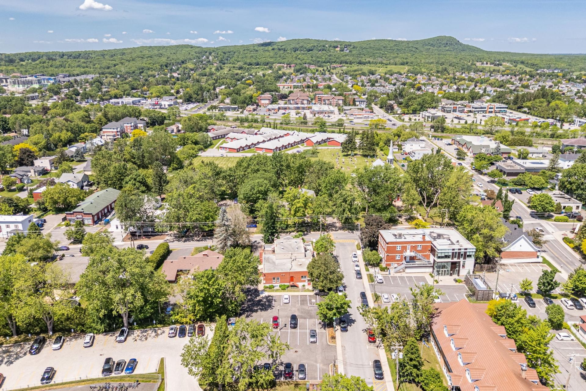









206


Rue Principale

,
Saint-Basile-le-Grand,




QC
J3N1M7

