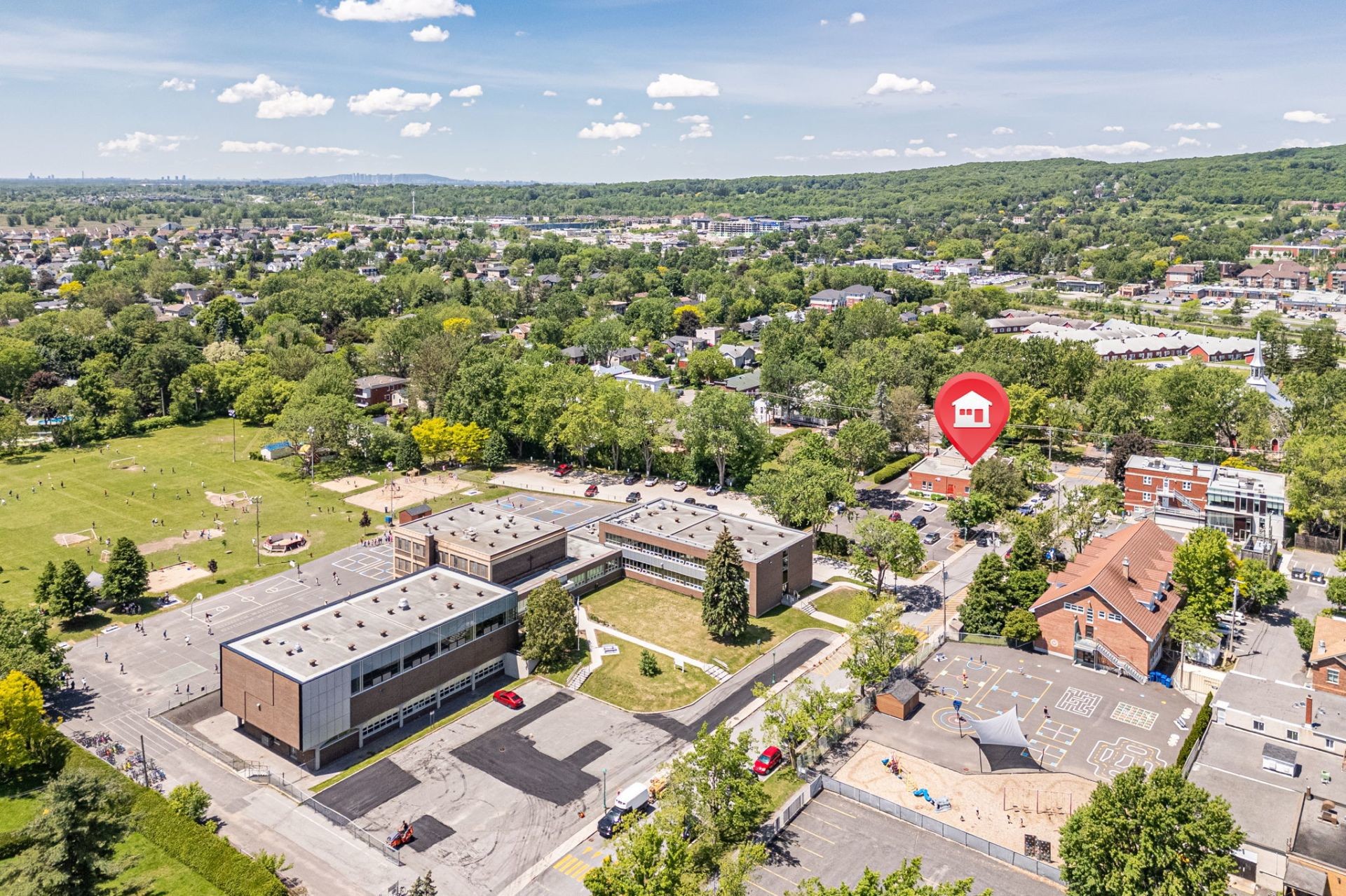 









206


Rue Principale

,
Saint-Basile-le-Grand,




QC
J3N1M7

