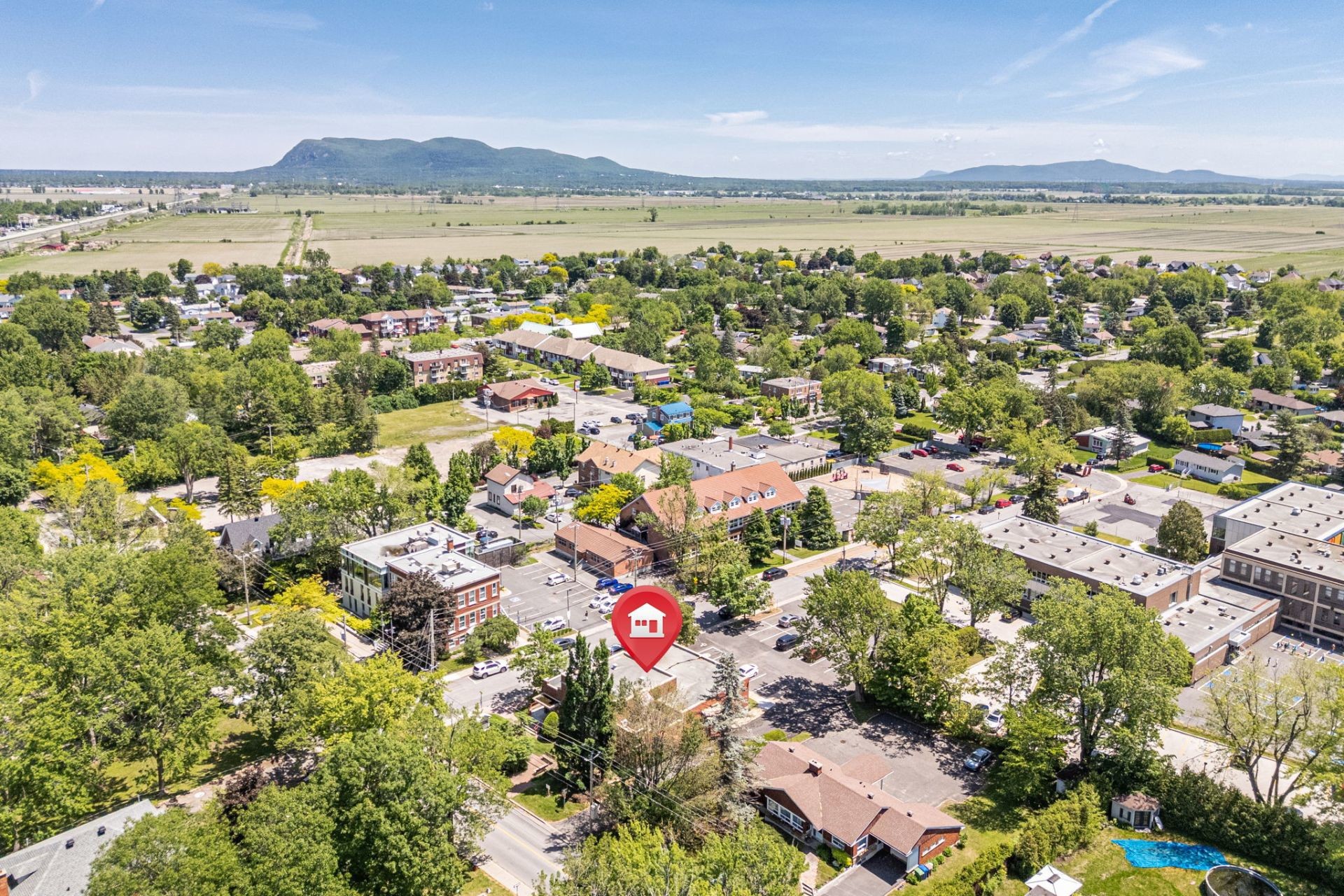 









206


Rue Principale

,
Saint-Basile-le-Grand,




QC
J3N1M7

