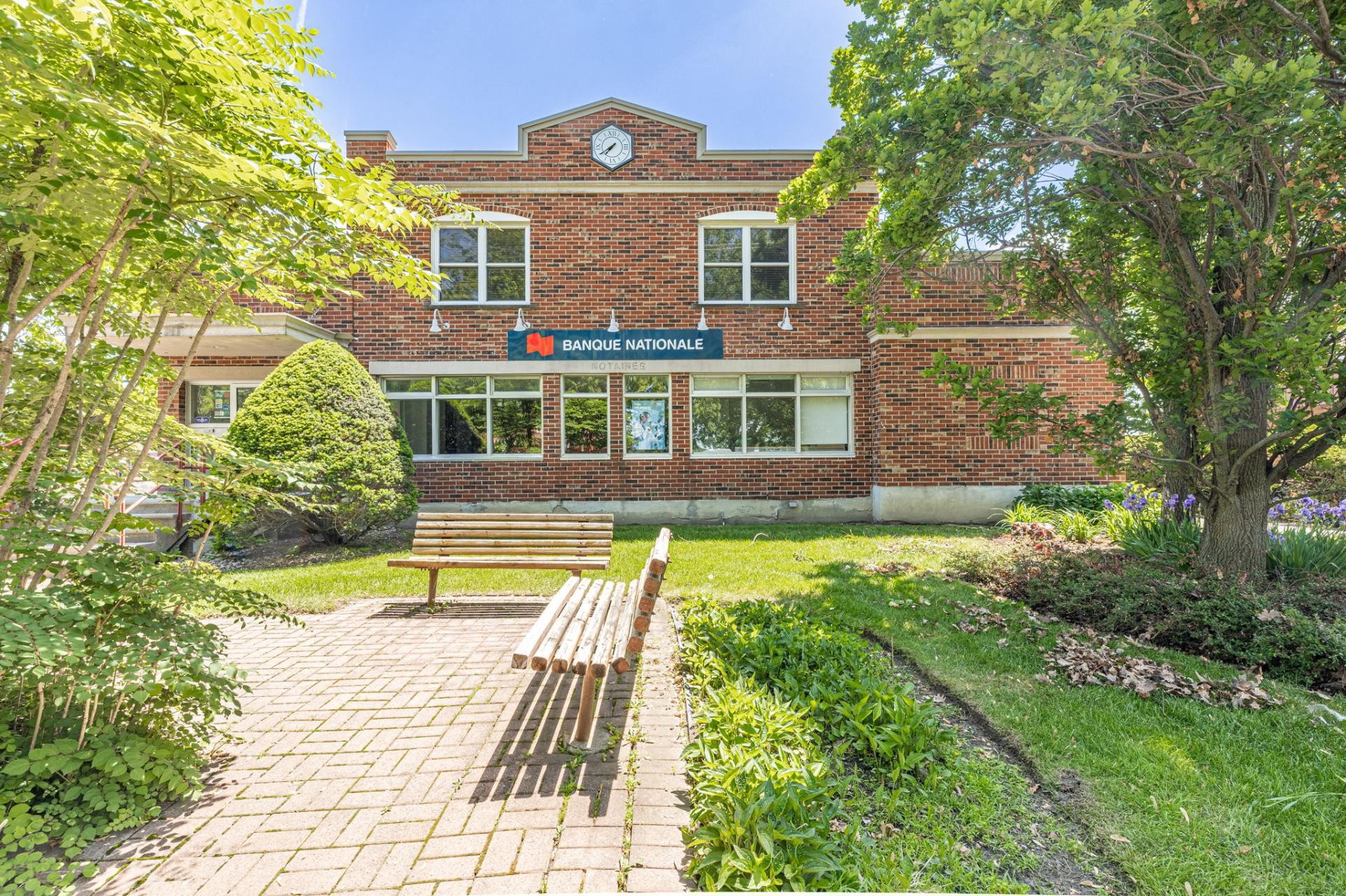 









206


Rue Principale

,
Saint-Basile-le-Grand,




QC
J3N1M7

