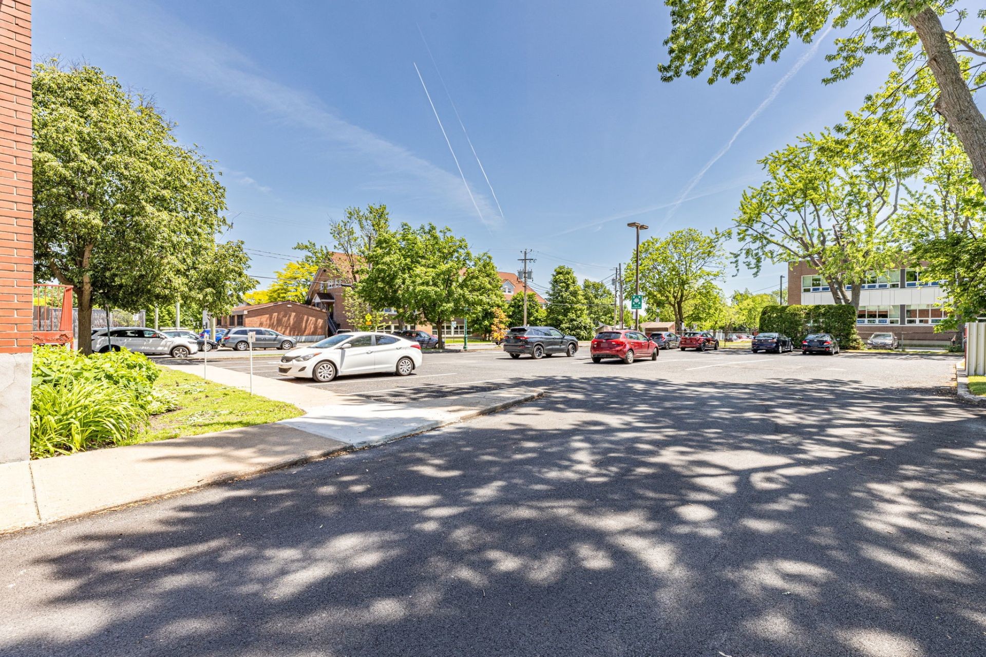 









206


Rue Principale

,
Saint-Basile-le-Grand,




QC
J3N1M7

