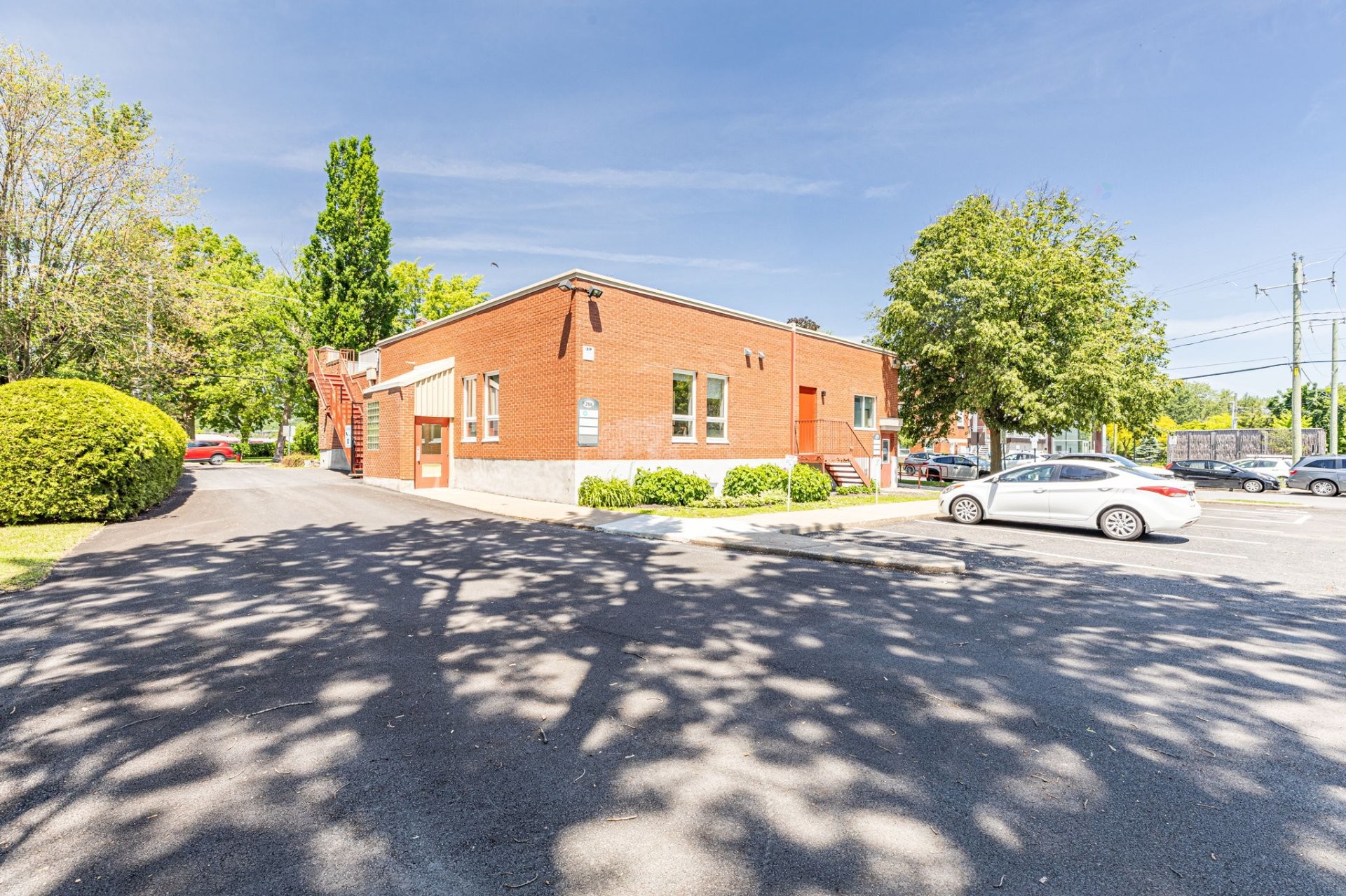 









206


Rue Principale

,
Saint-Basile-le-Grand,




QC
J3N1M7

