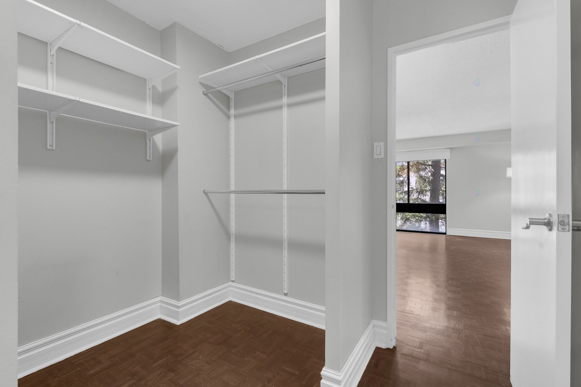 









5790


Av. Rembrandt

, 307,
Côte-Saint-Luc,




QC
H4W2V2


