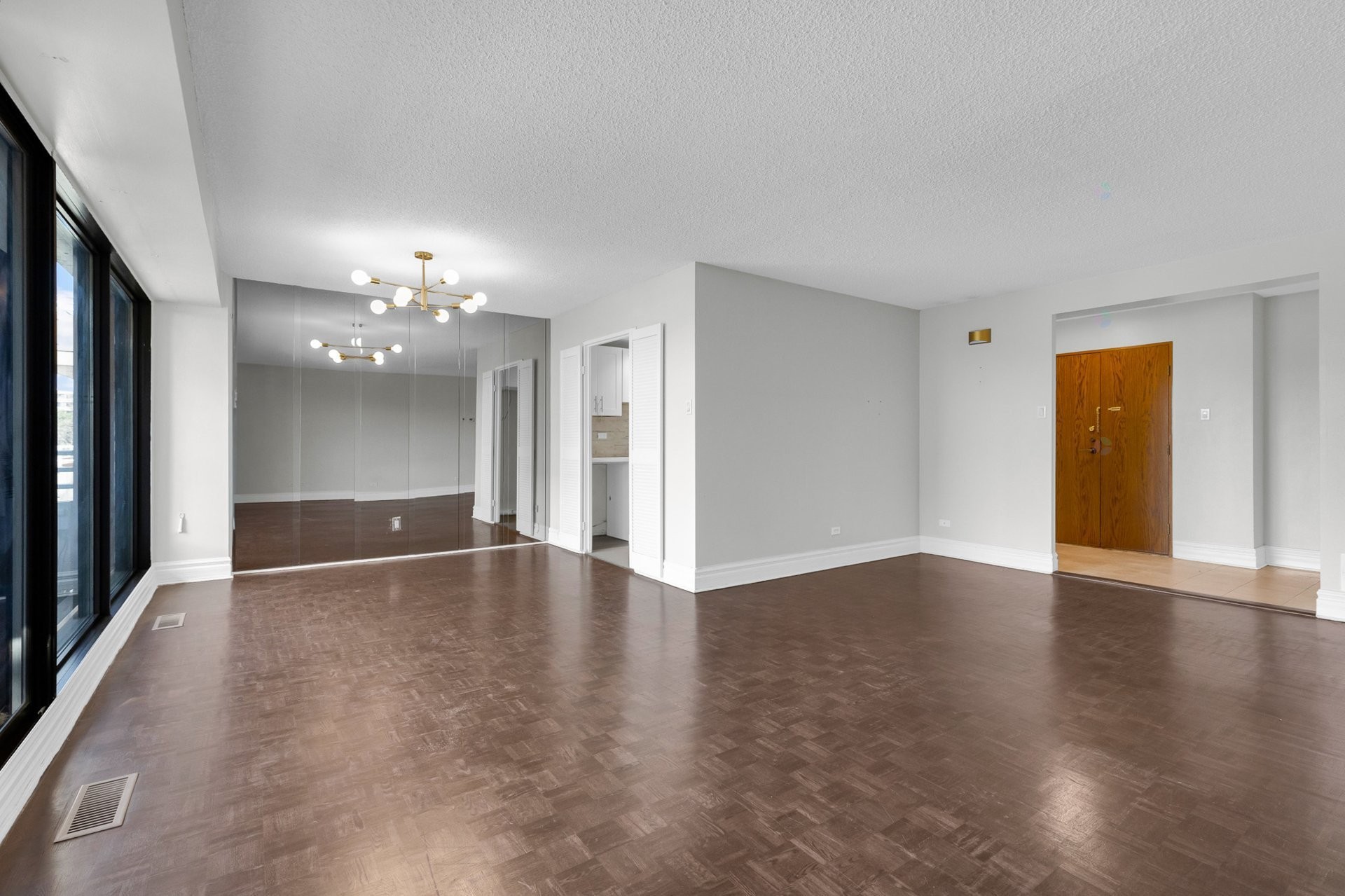 









5790


Av. Rembrandt

, 307,
Côte-Saint-Luc,




QC
H4W2V2

