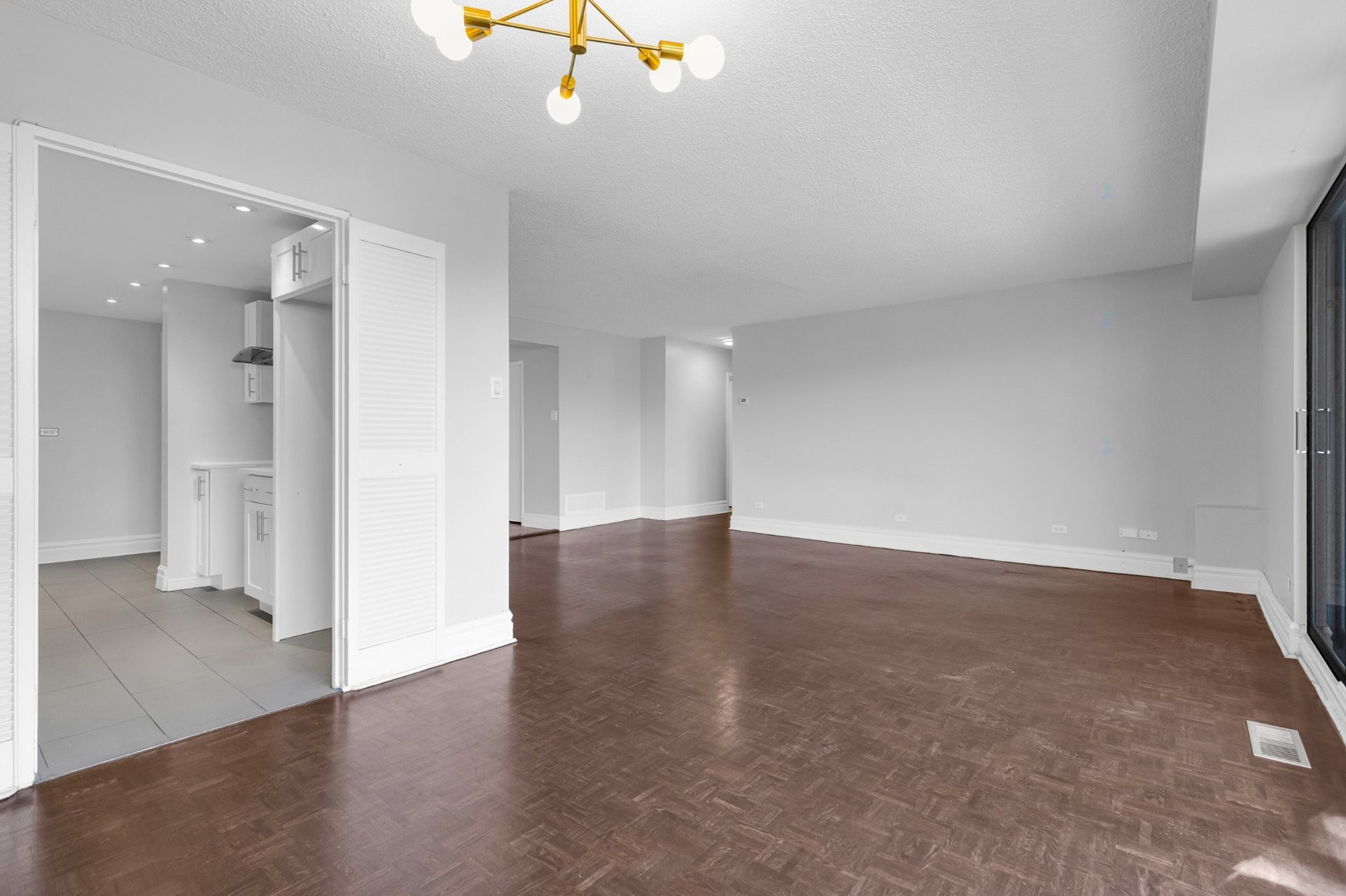 









5790


Av. Rembrandt

, 307,
Côte-Saint-Luc,




QC
H4W2V2

