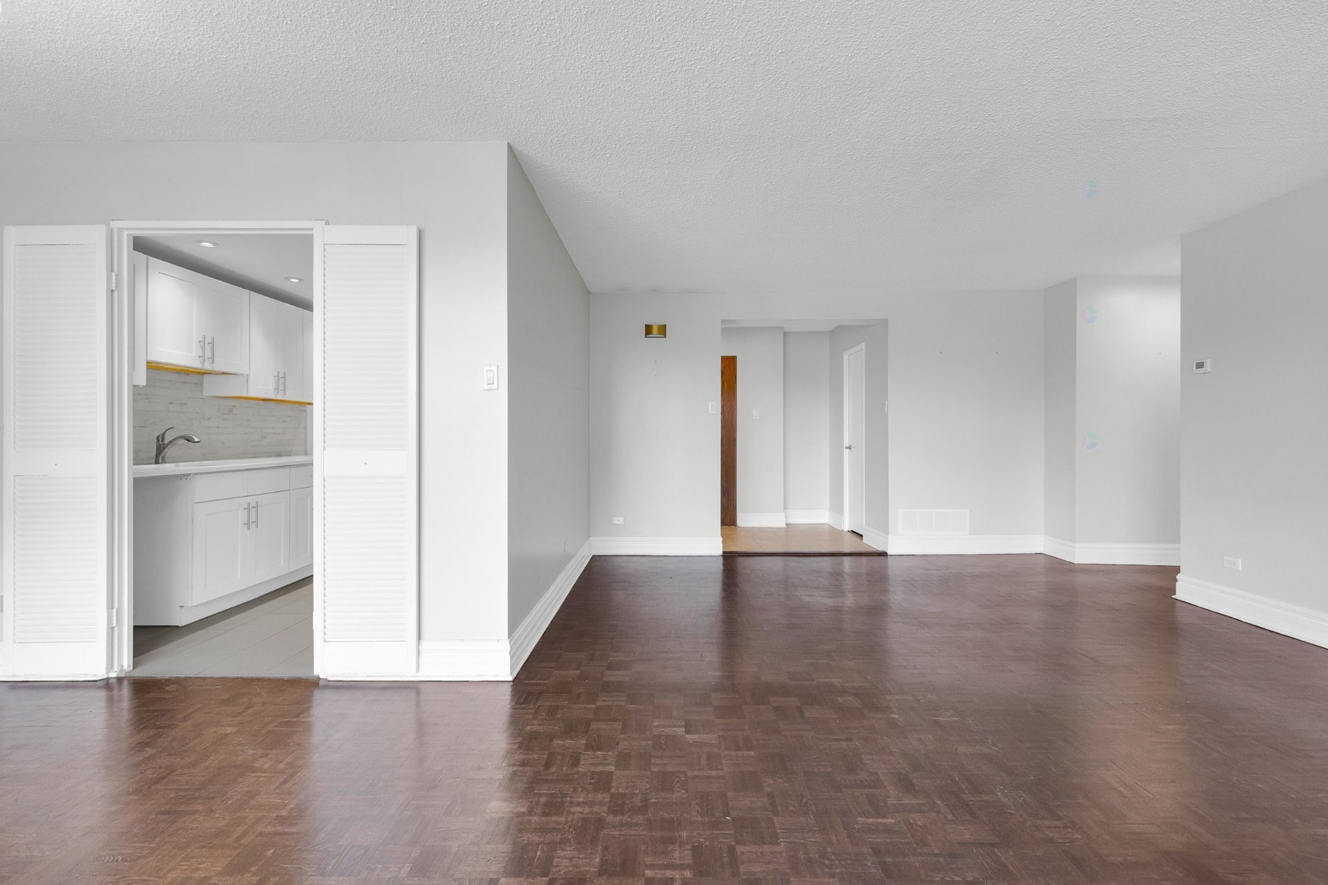 









5790


Av. Rembrandt

, 307,
Côte-Saint-Luc,




QC
H4W2V2

