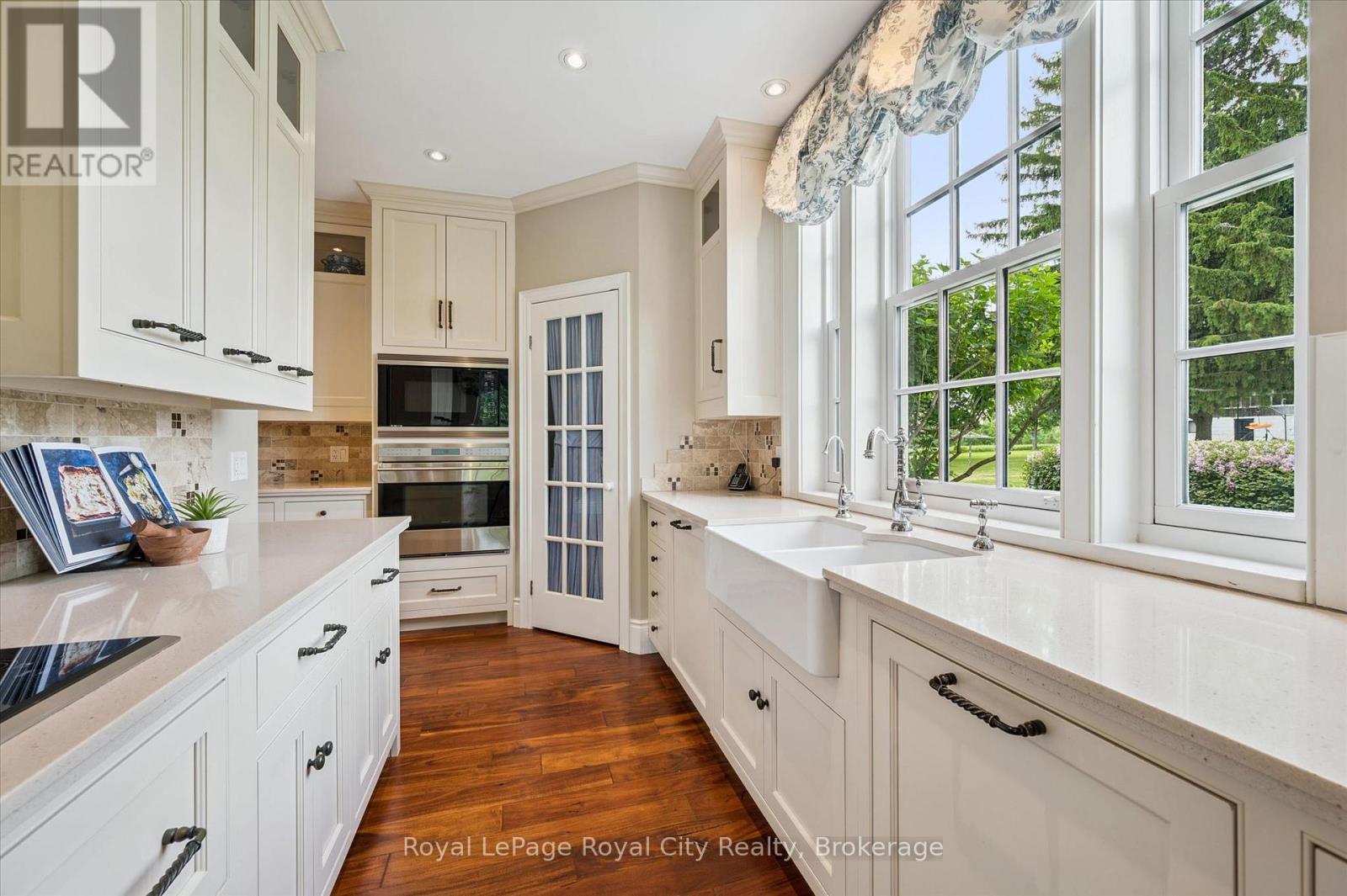 












551 CAMPBELLVILLE ROAD

,
Hamilton,







Ontario
L0P1B0

