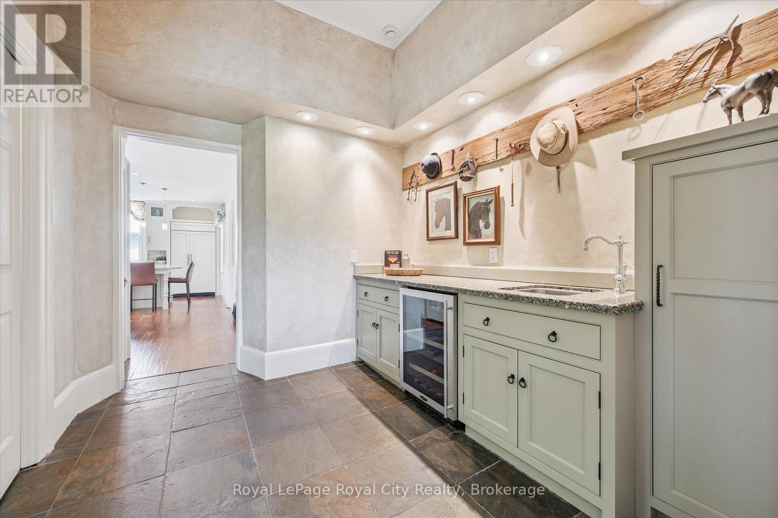 












551 CAMPBELLVILLE ROAD

,
Hamilton,







Ontario
L0P1B0

